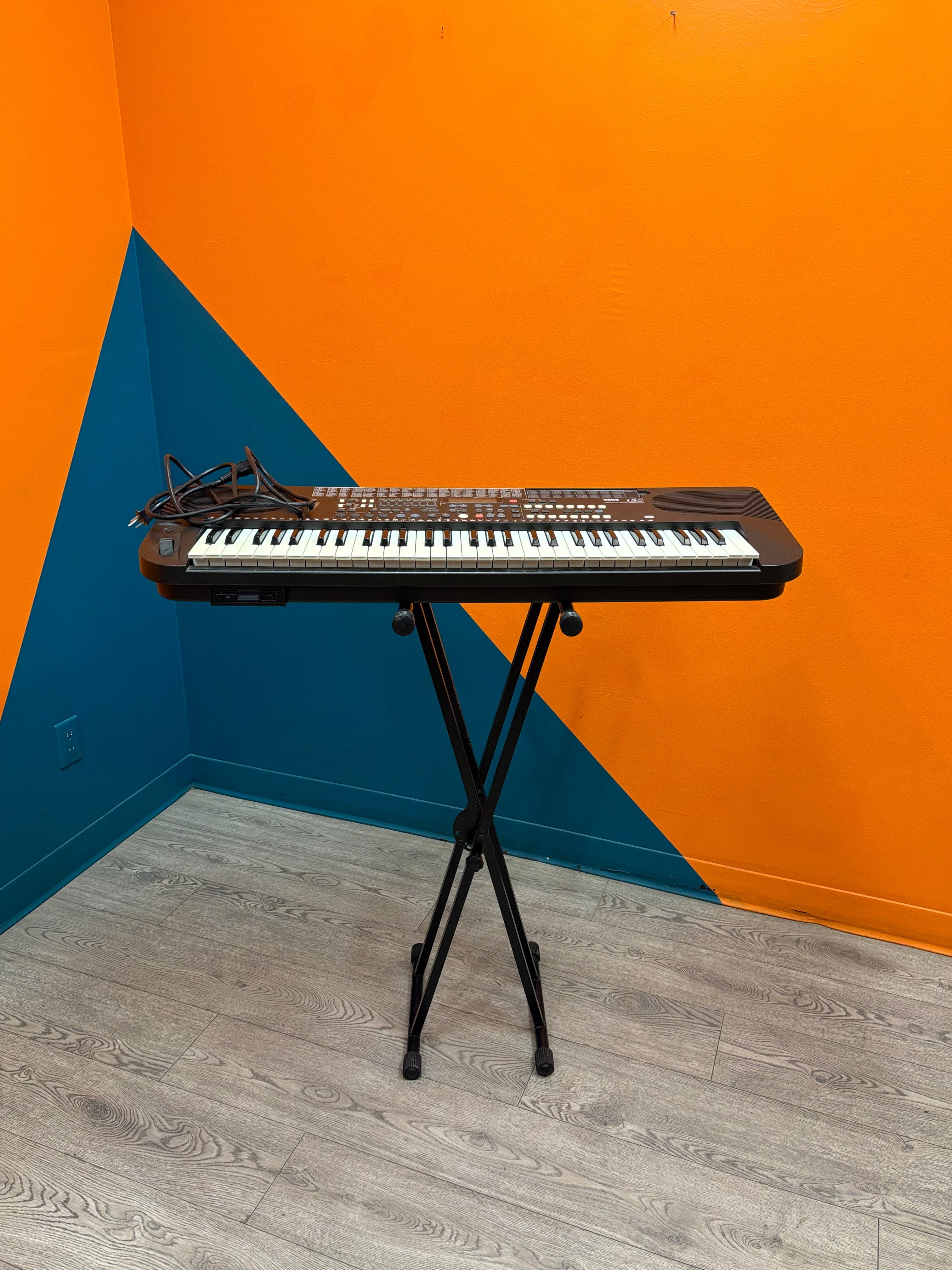 The Korg i5S Keyboard on Stand