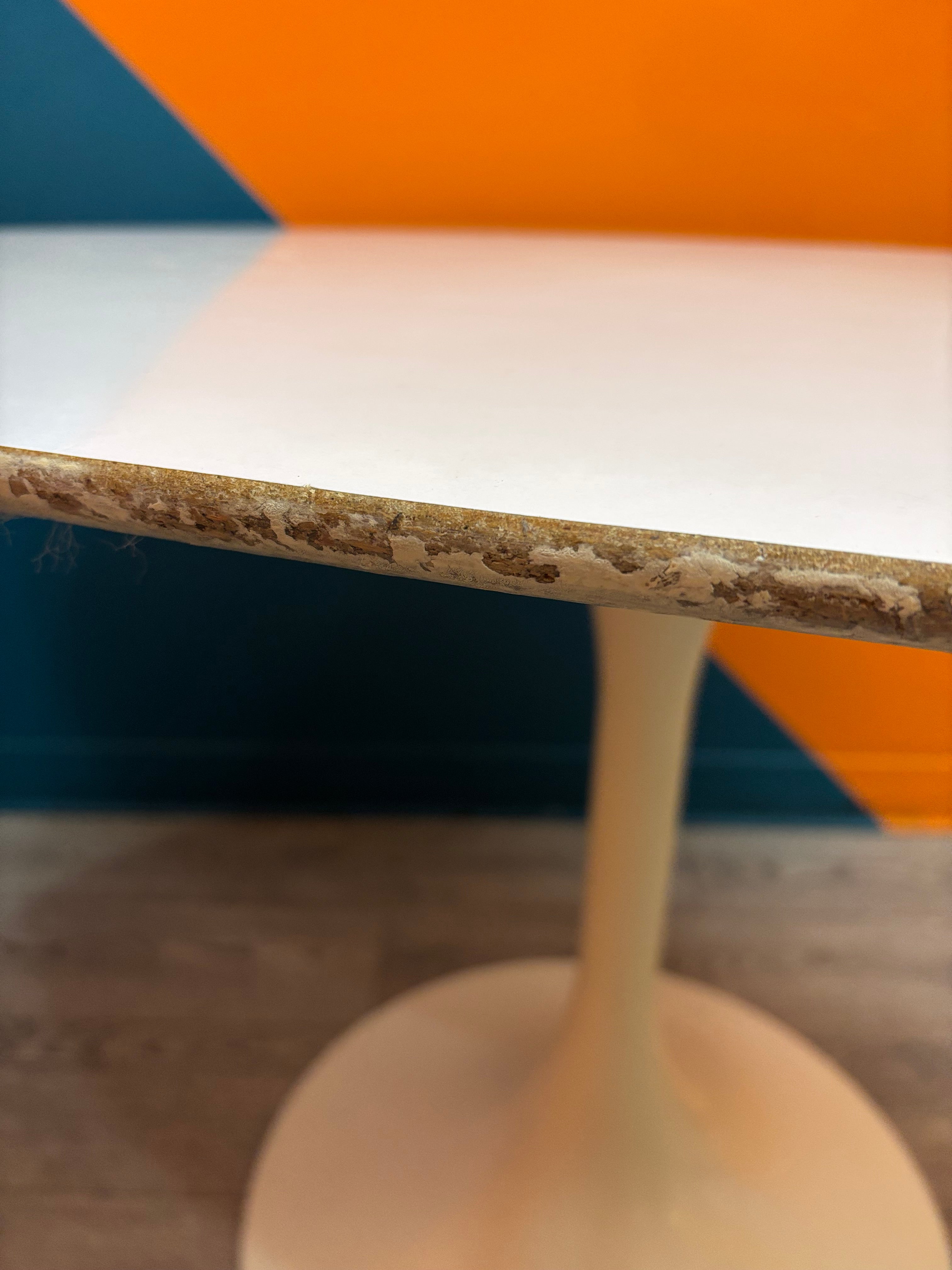 Oval Tulip Dining Table