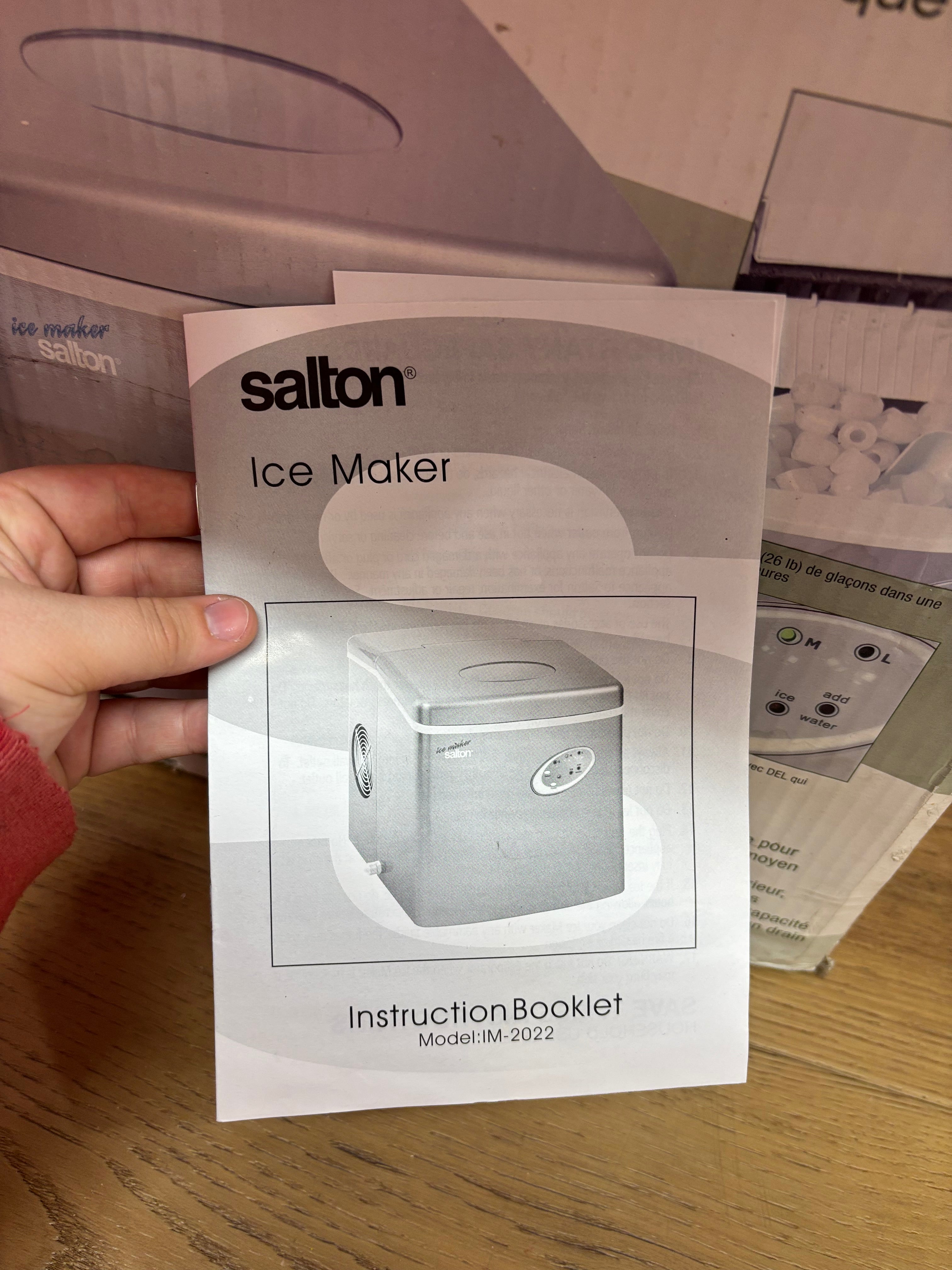 Salton Ice Maker