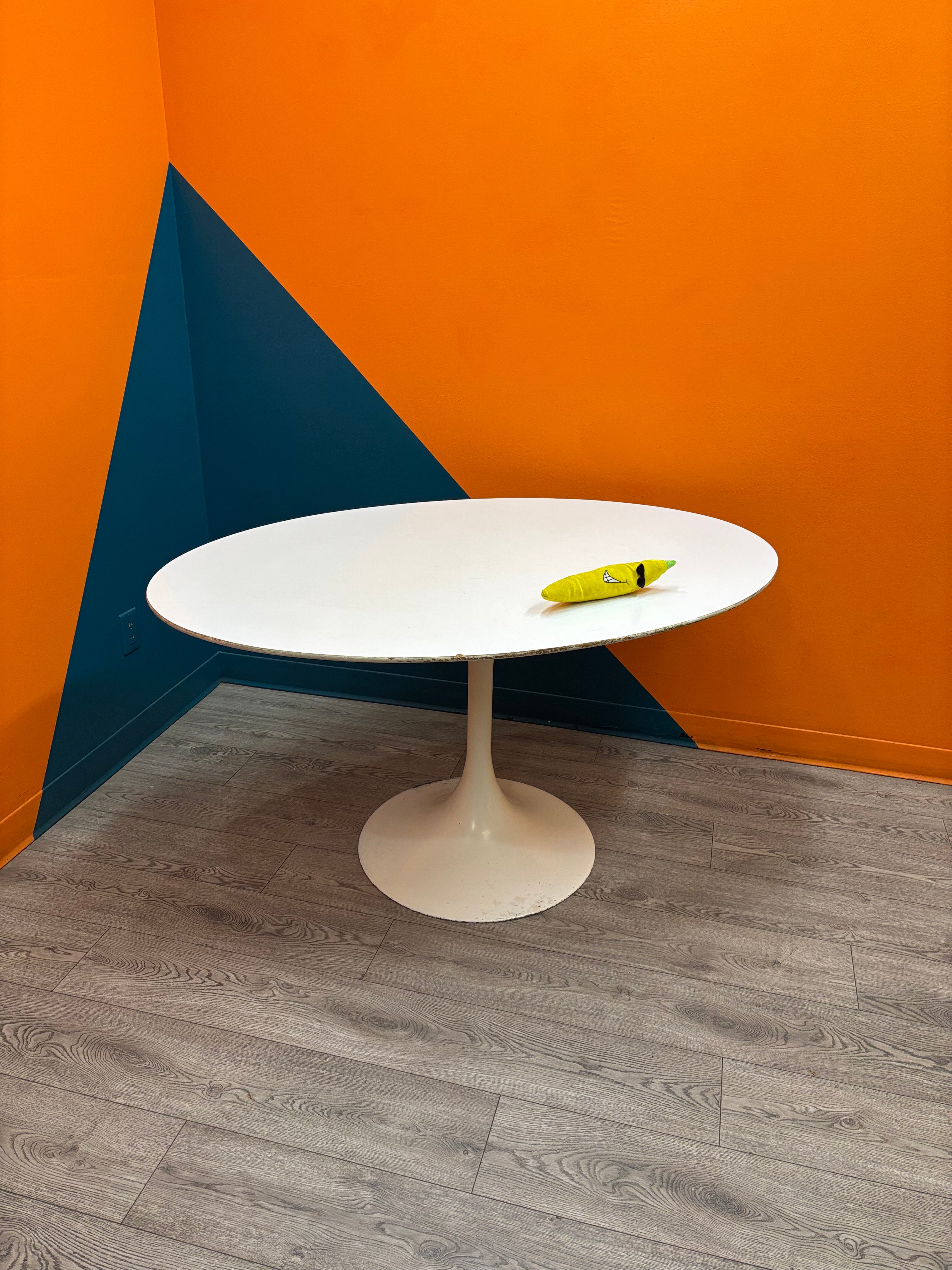 Oval Tulip Dining Table