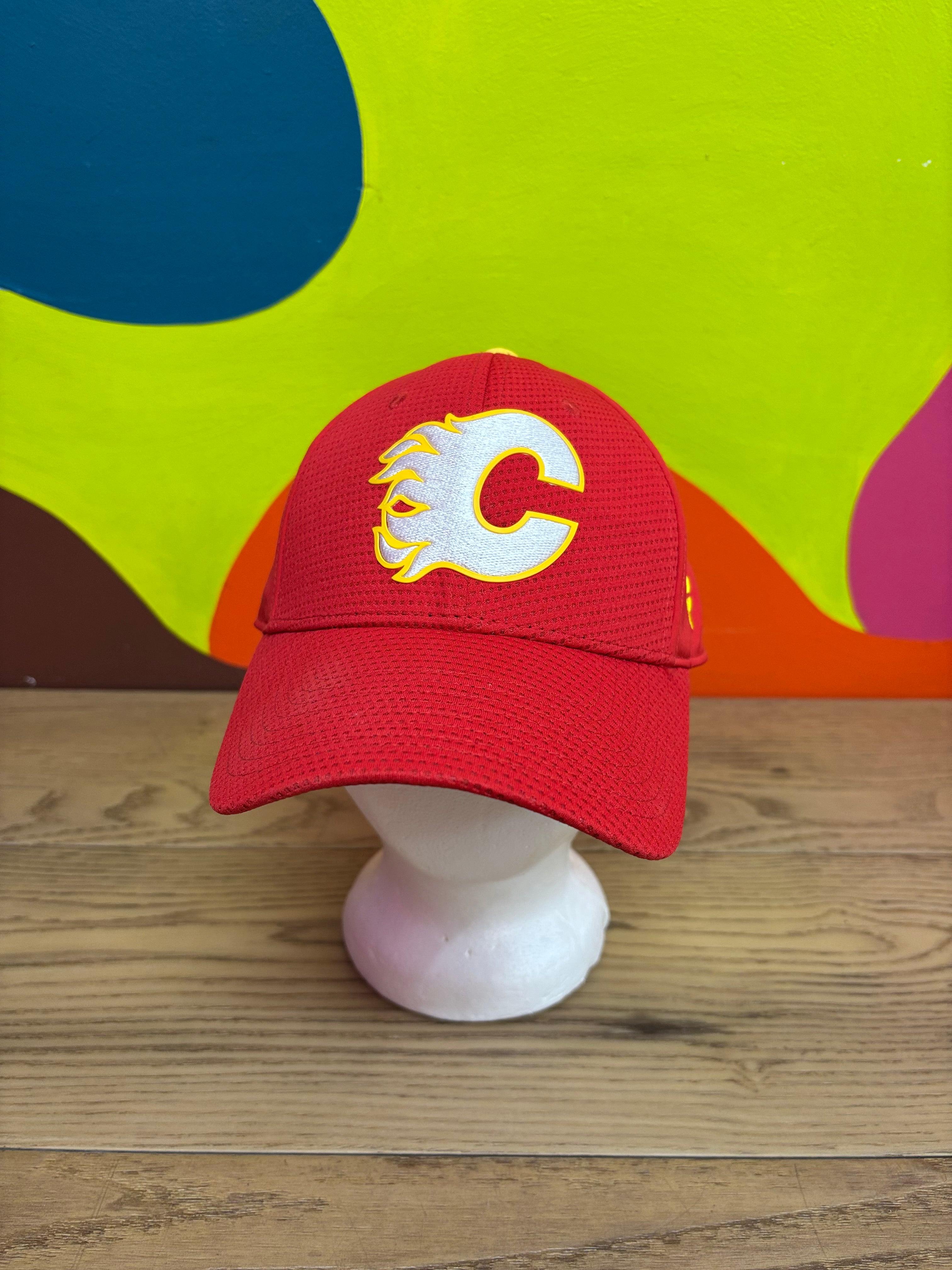Calgary Flames Struct Flex Cap - Adult S/M