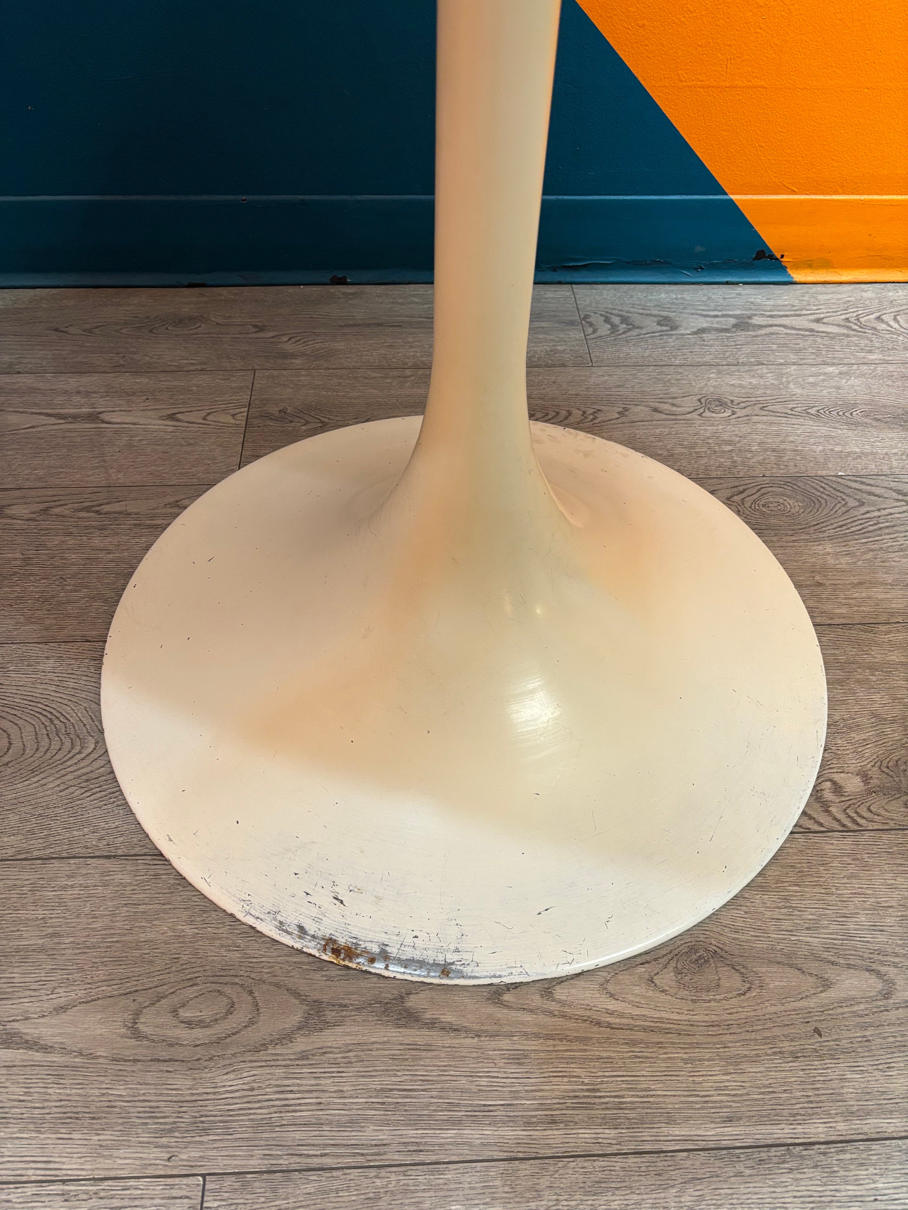 Oval Tulip Dining Table