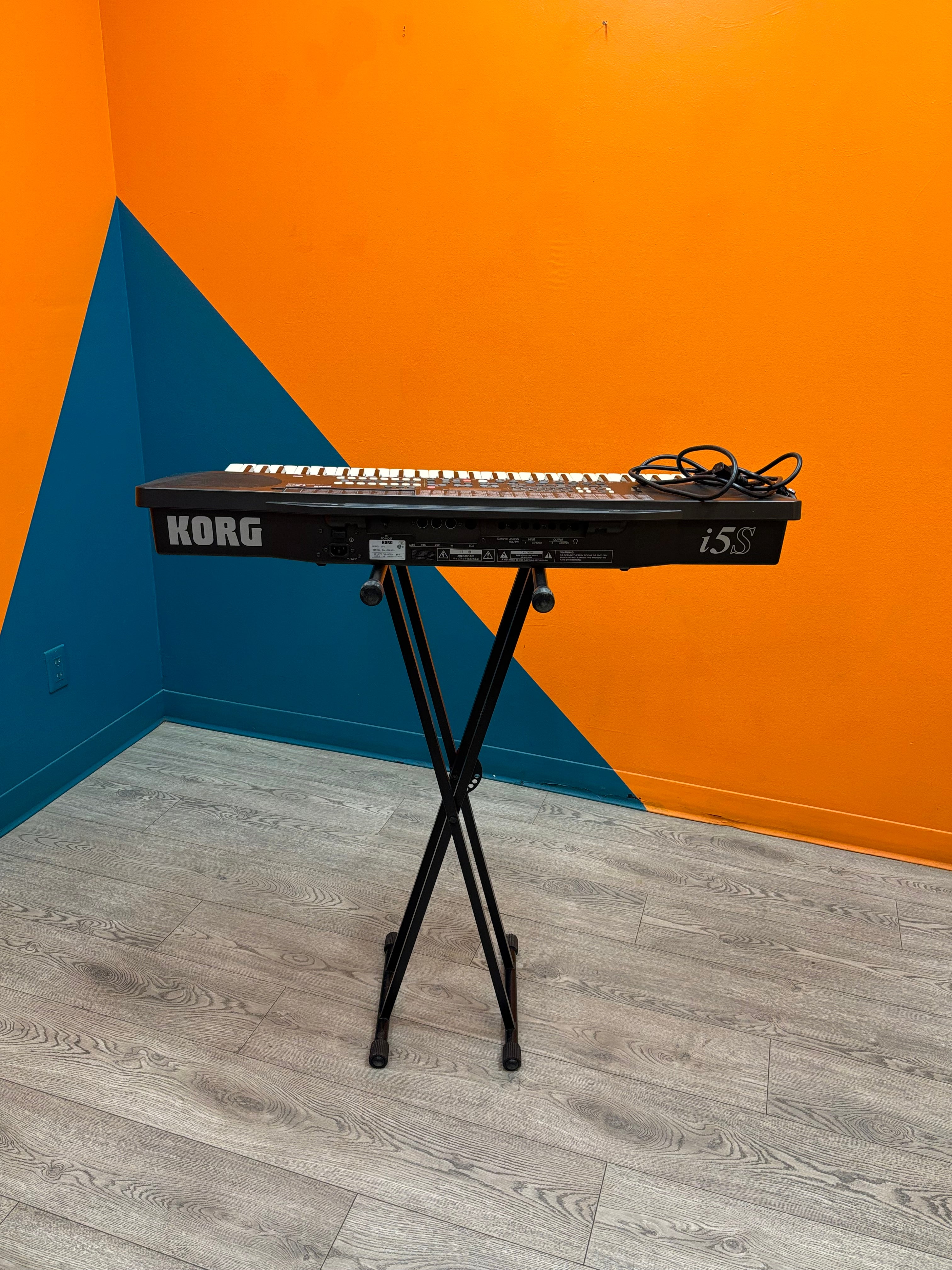The Korg i5S Keyboard on Stand