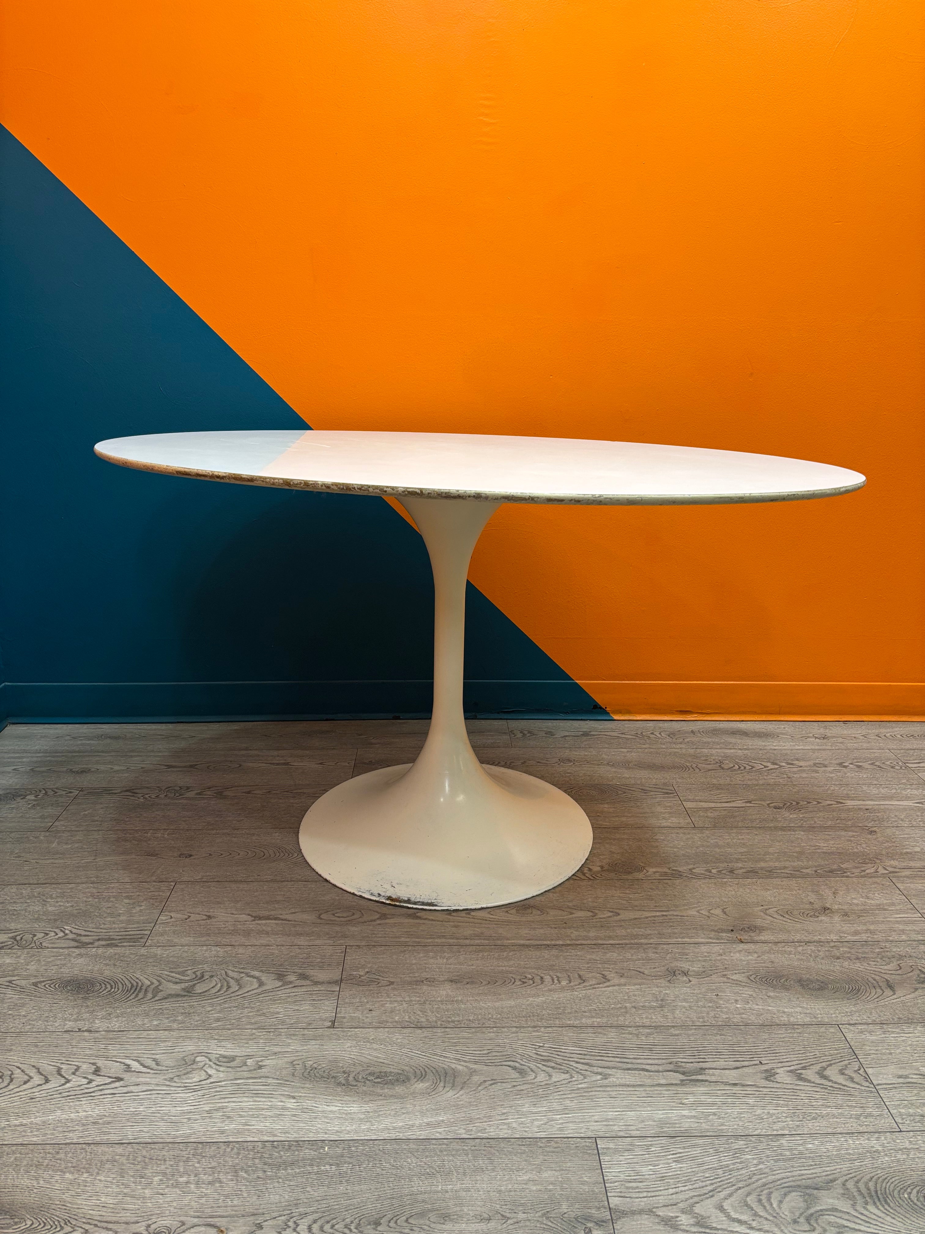 Oval Tulip Dining Table