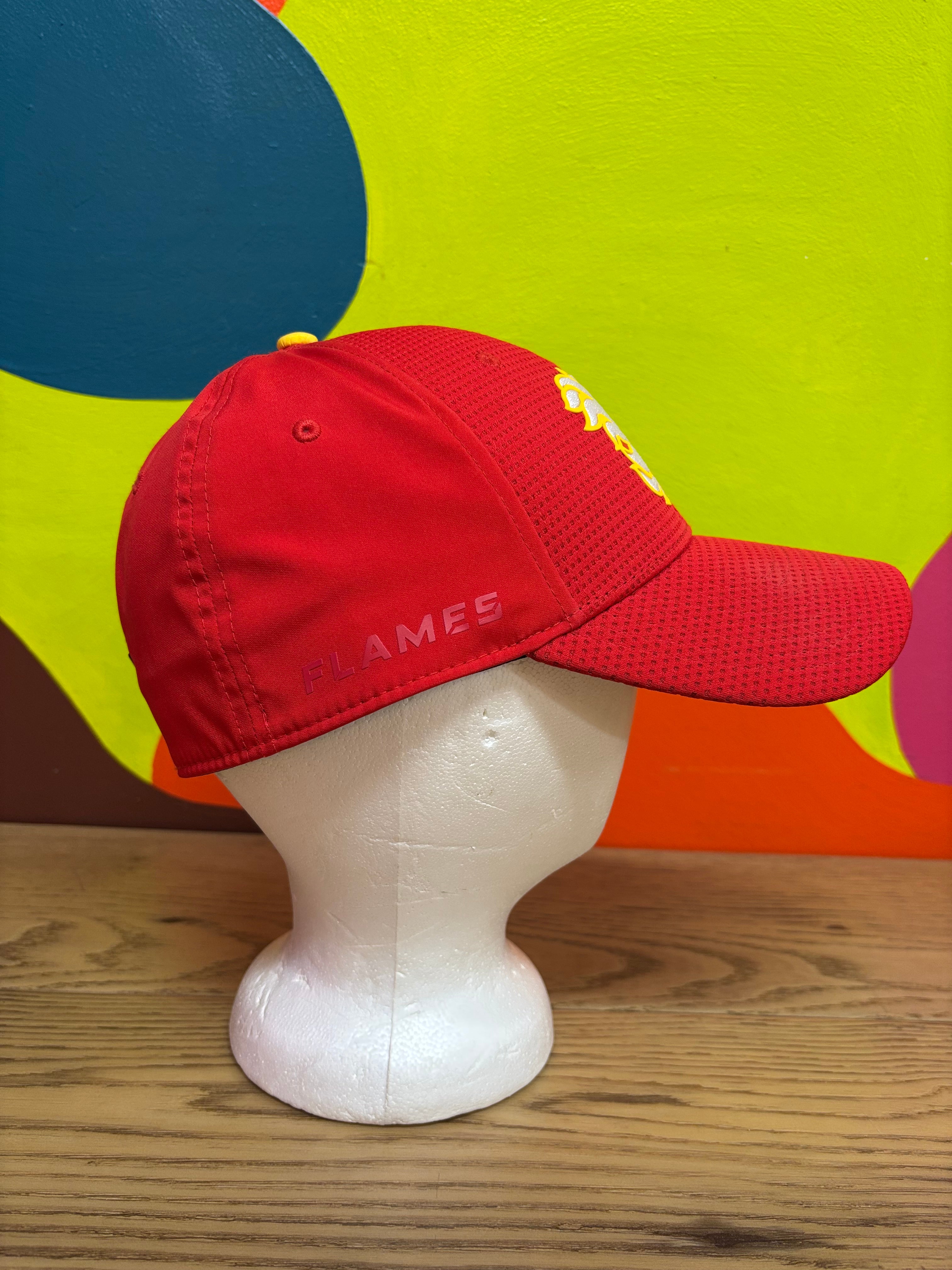 Calgary Flames Struct Flex Cap - Adult S/M