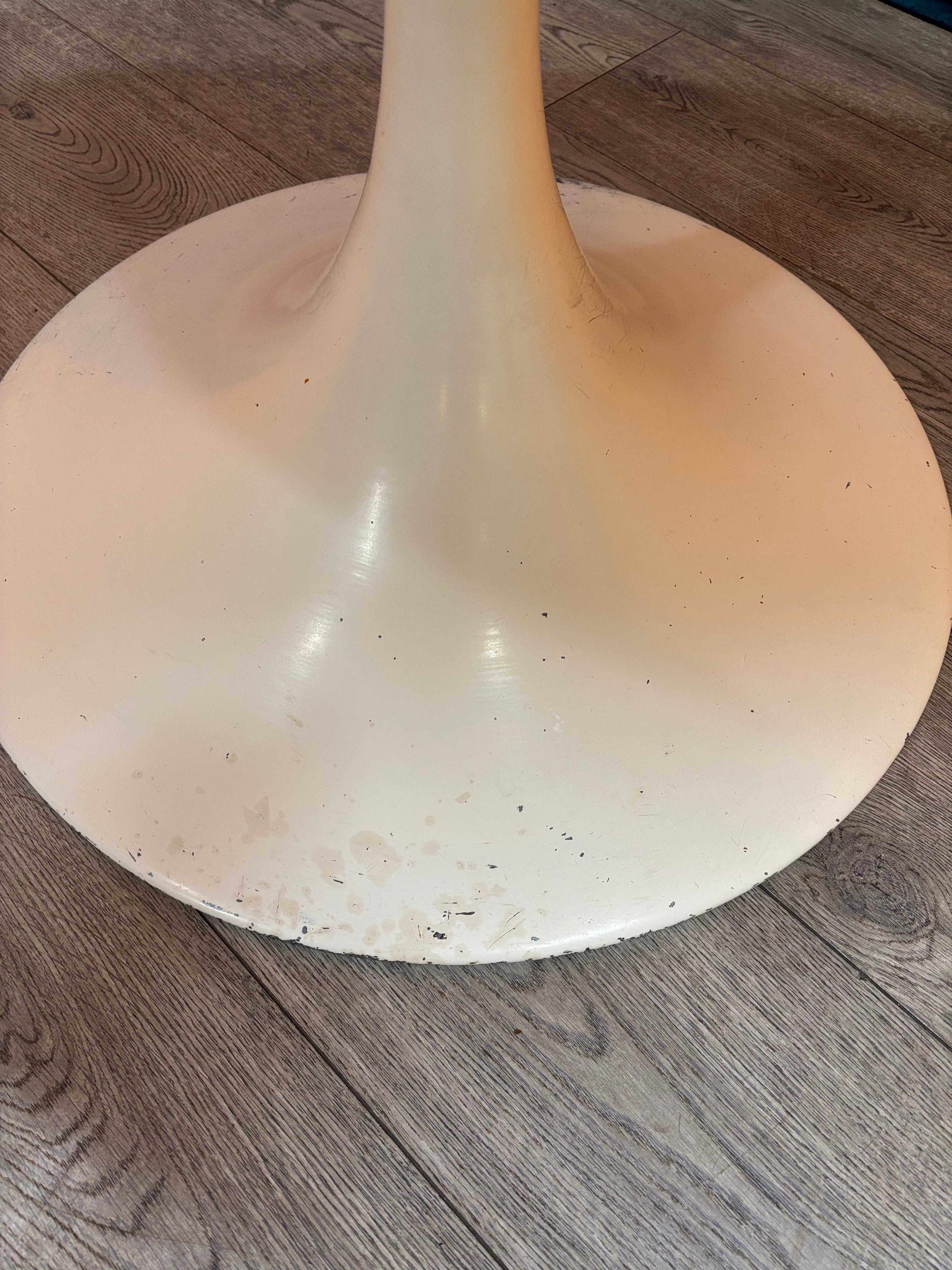 Oval Tulip Dining Table