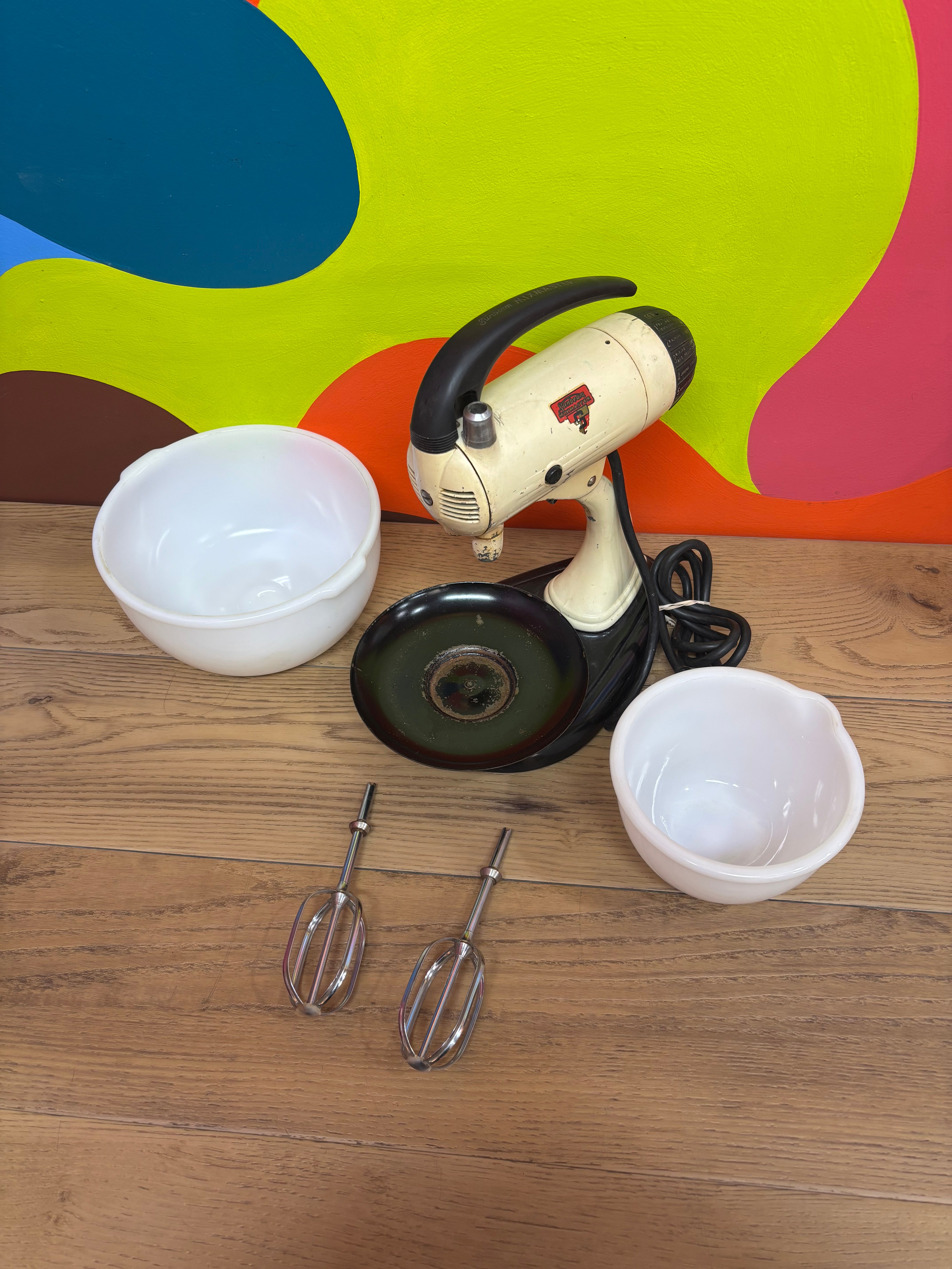 Sunbeam Mixmaster S w/ 2 Bowls
