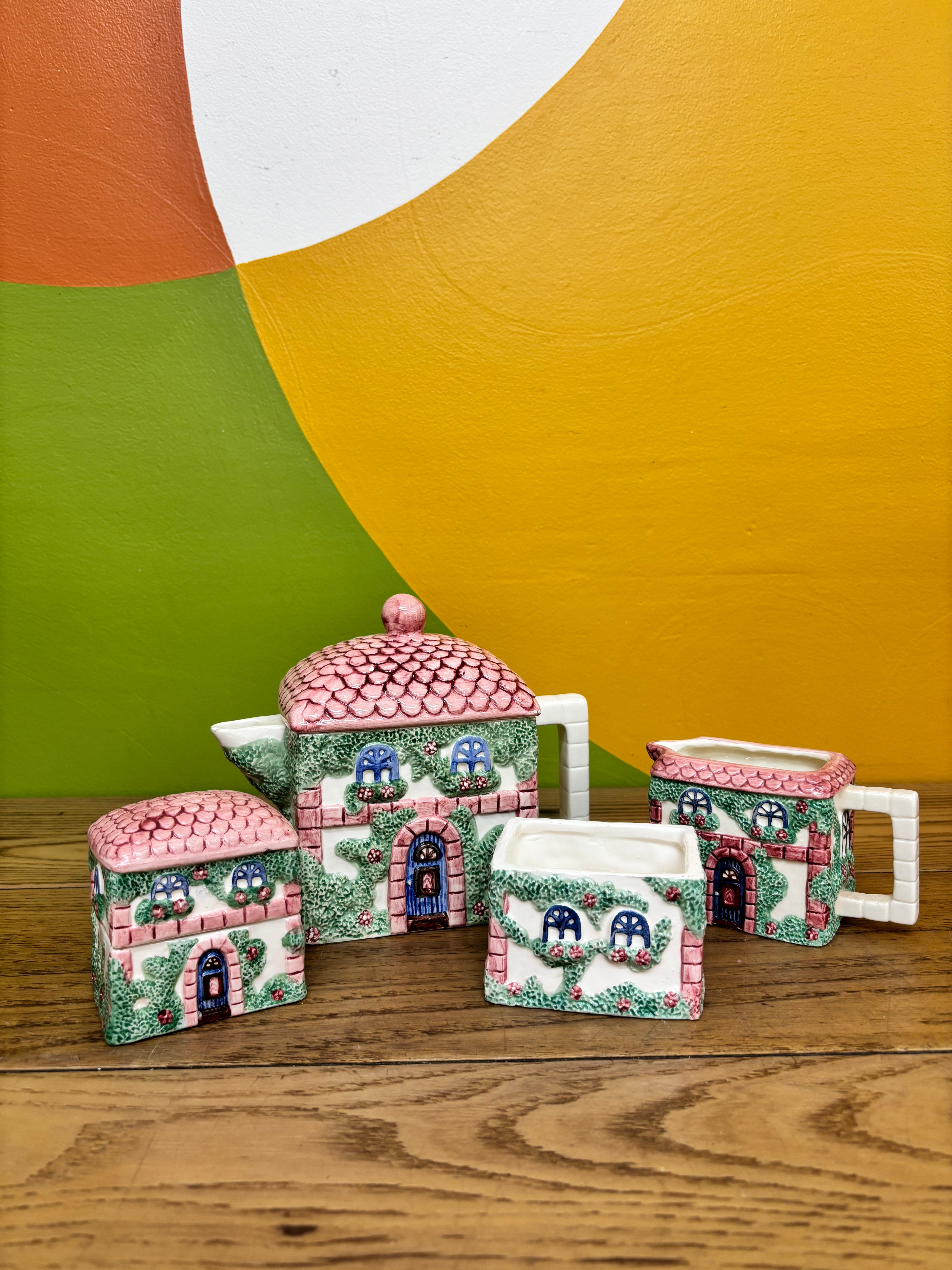 Avon Country Cottage Kitchen Set