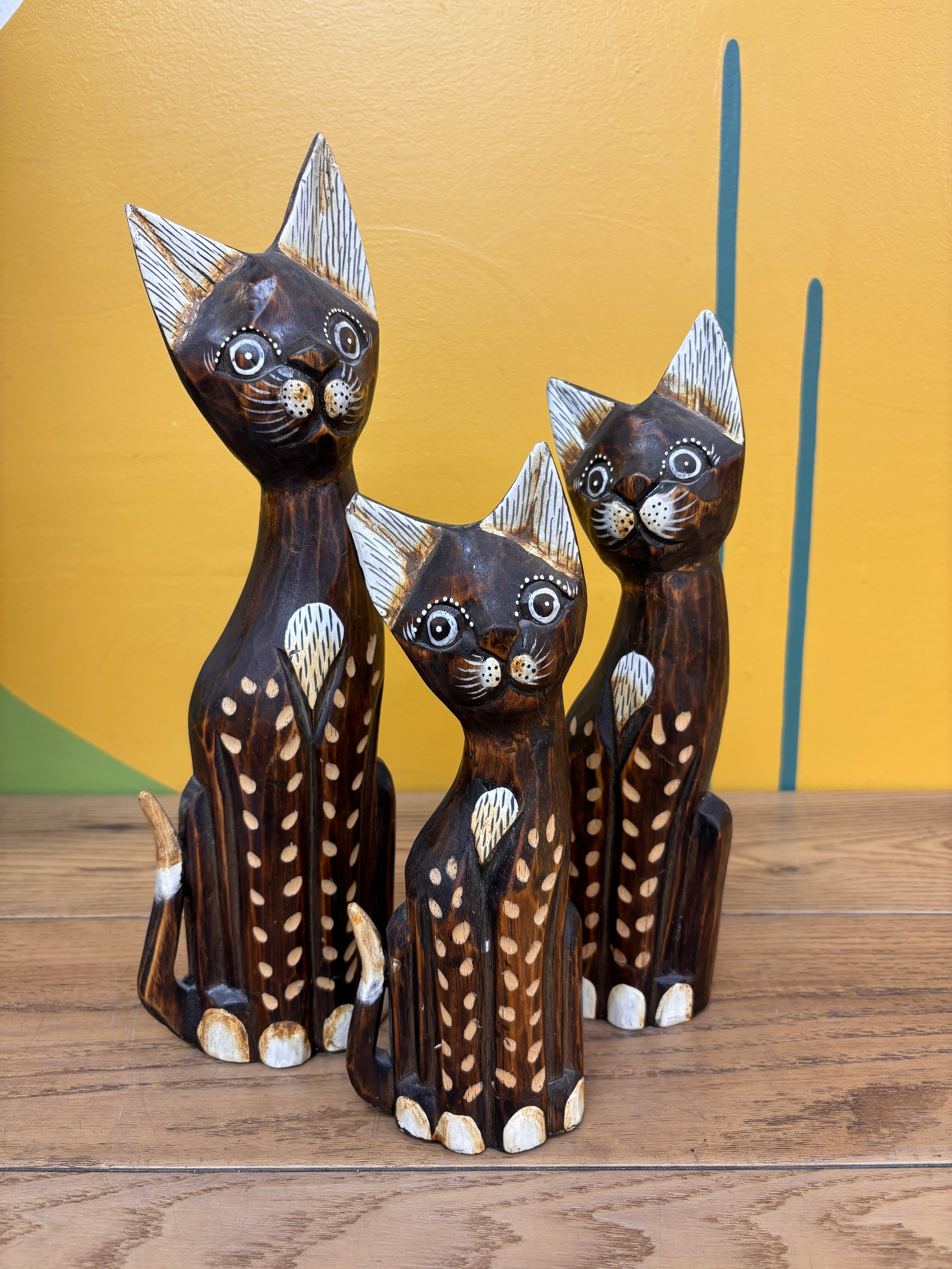 Wood Cat Figurine Family