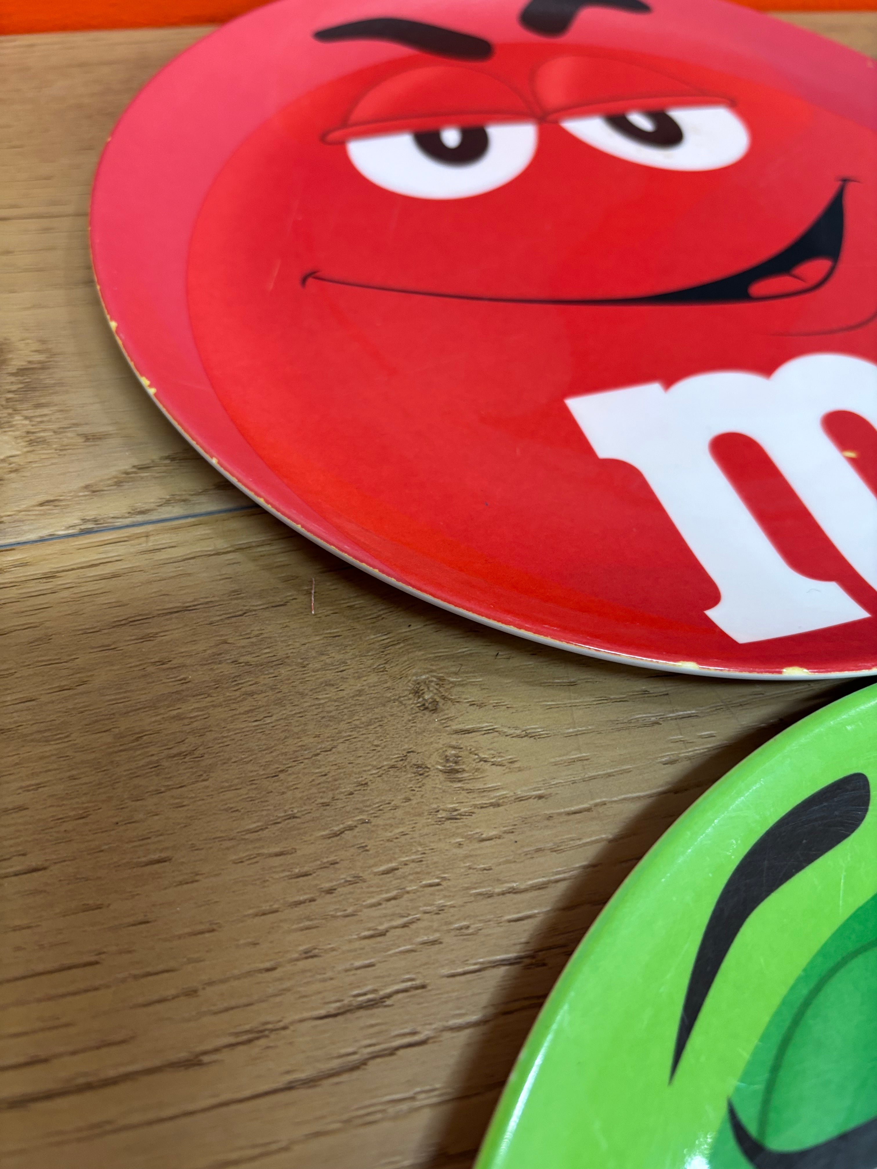 M&M Melamine Plates (4)