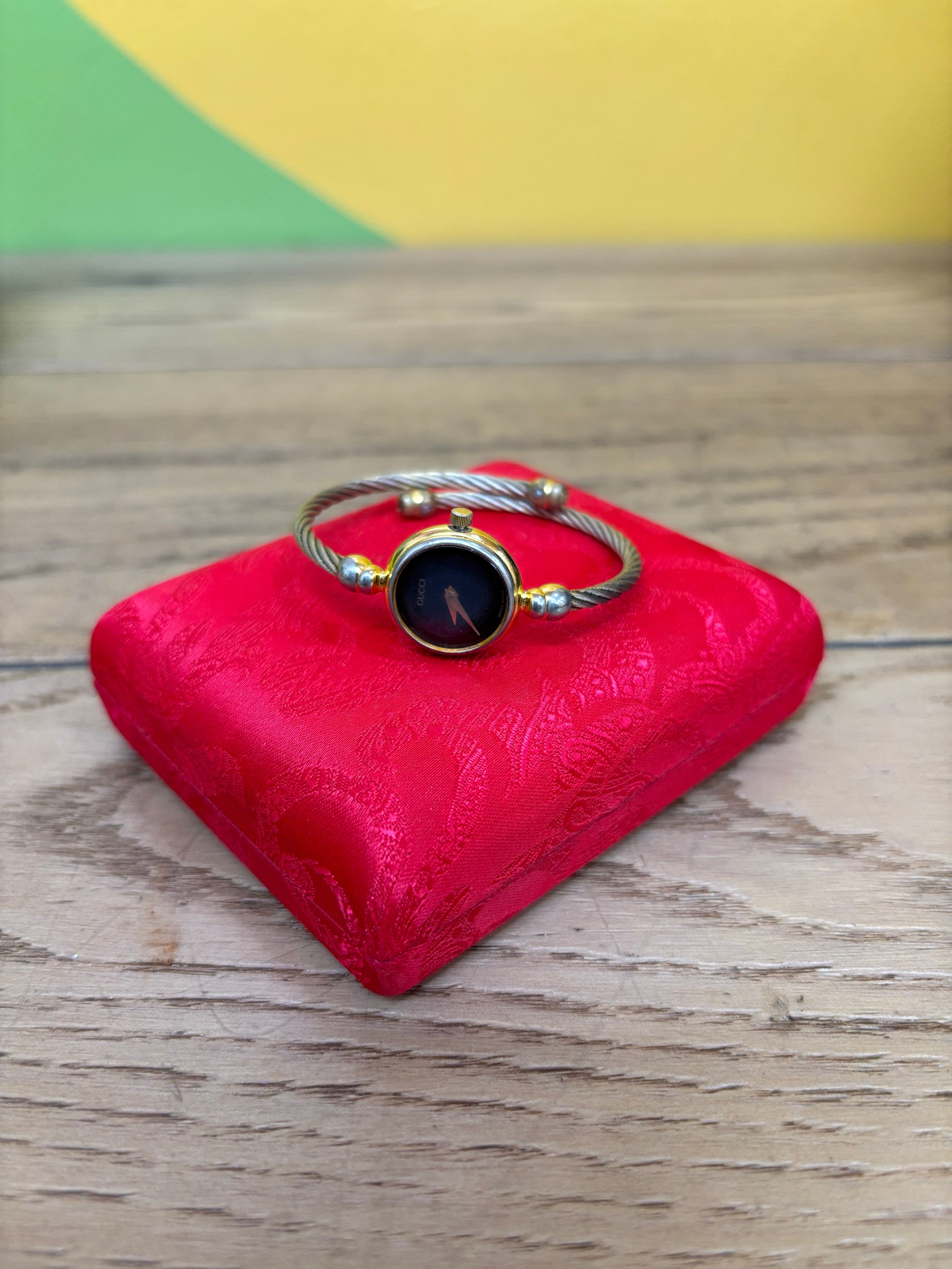 2700.2.L Bangle Watch