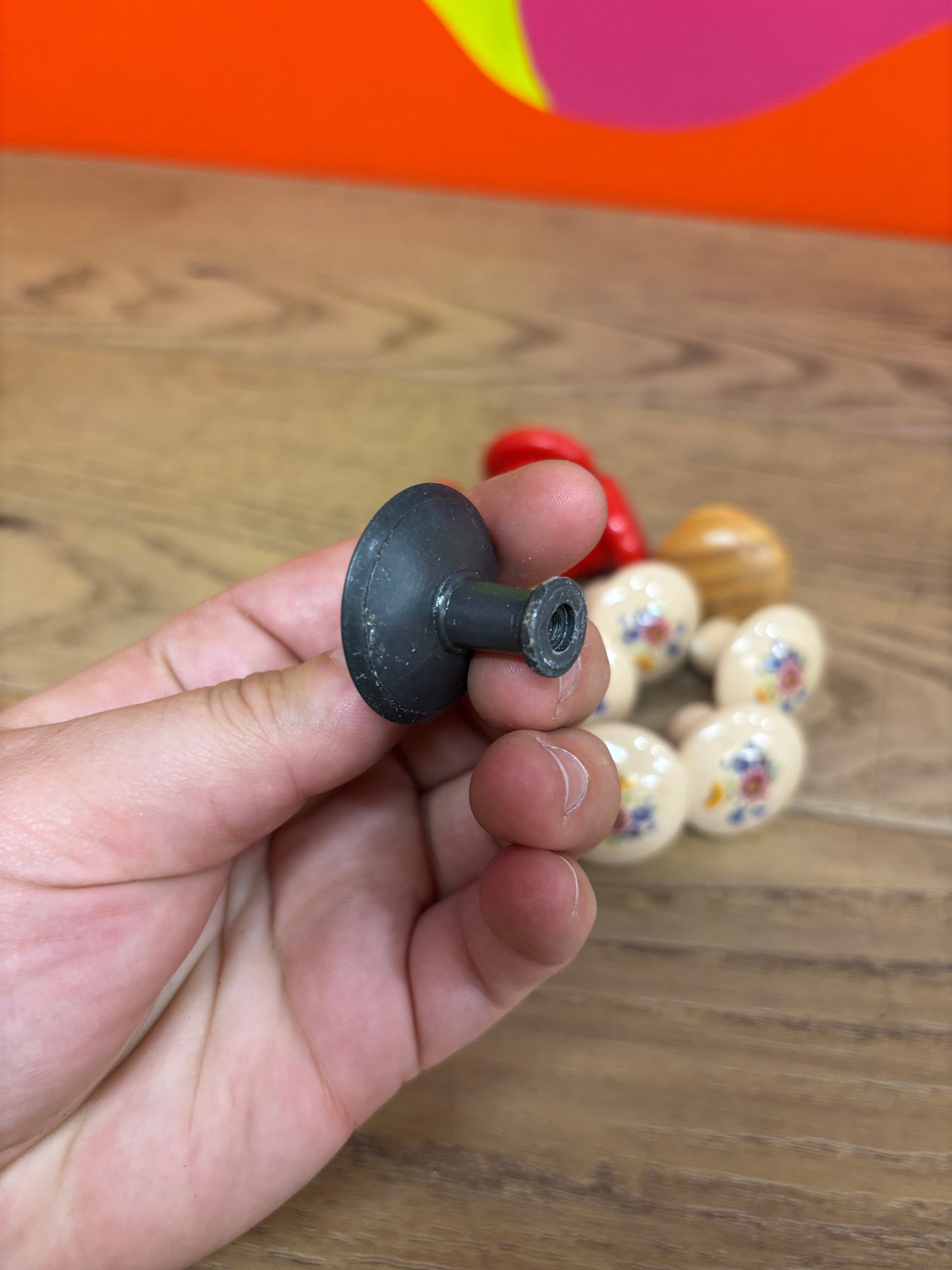 (13) Assorted Knobs