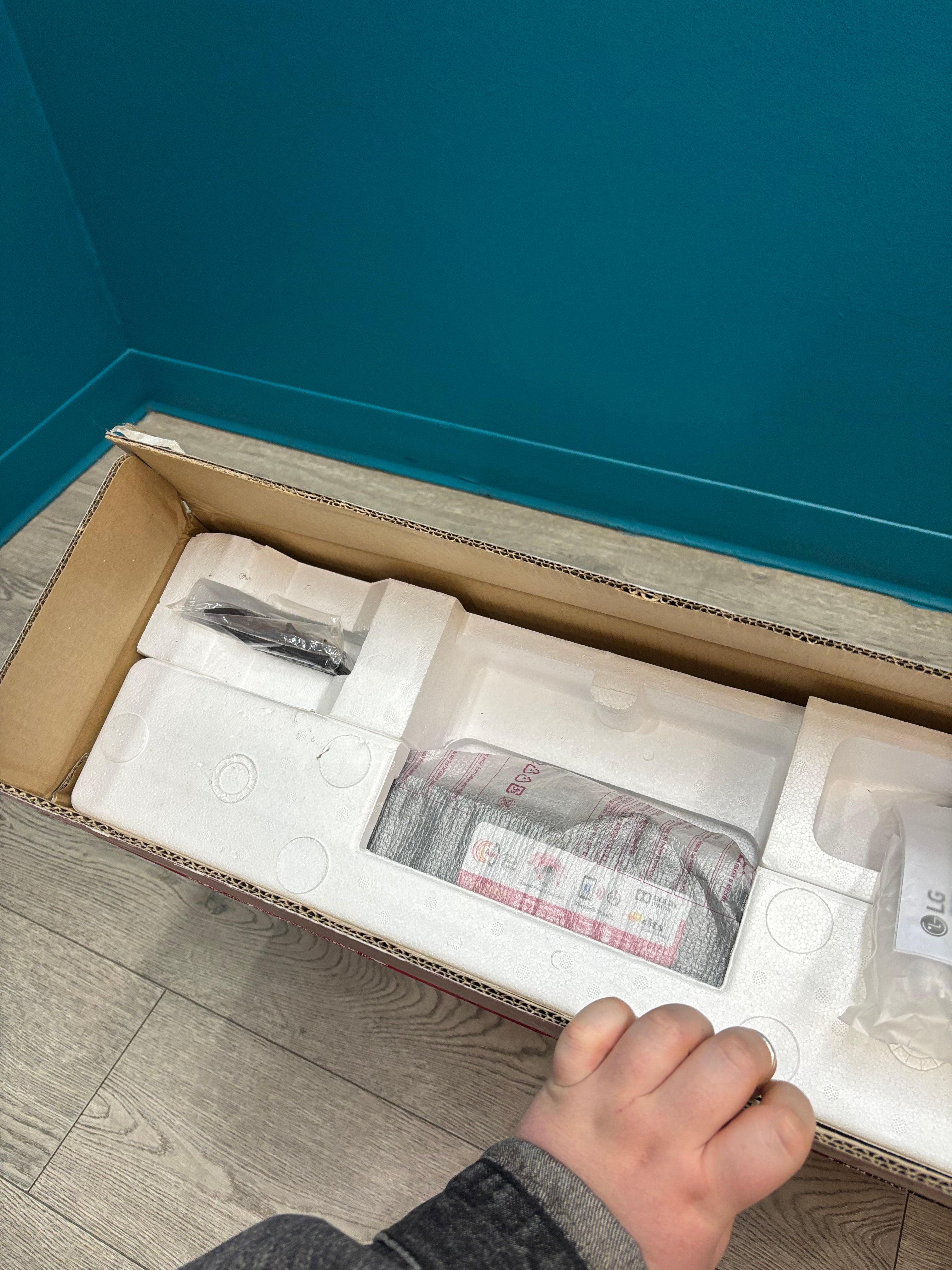 LG 2.1 ch Wireless Sound Bar System -NEW