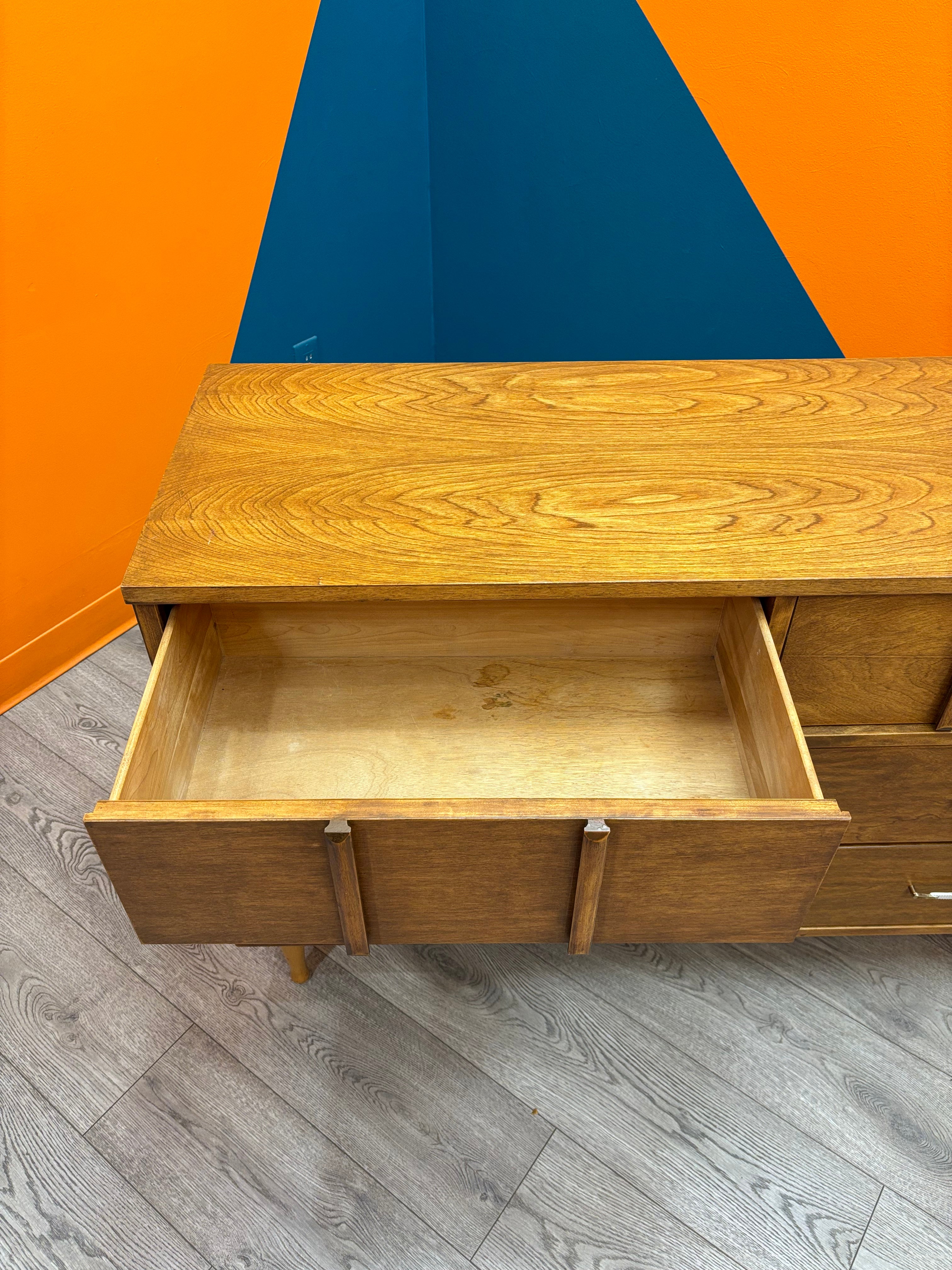 Wood 6 Drawer Dresser (J.W Kilgour & Bro.)