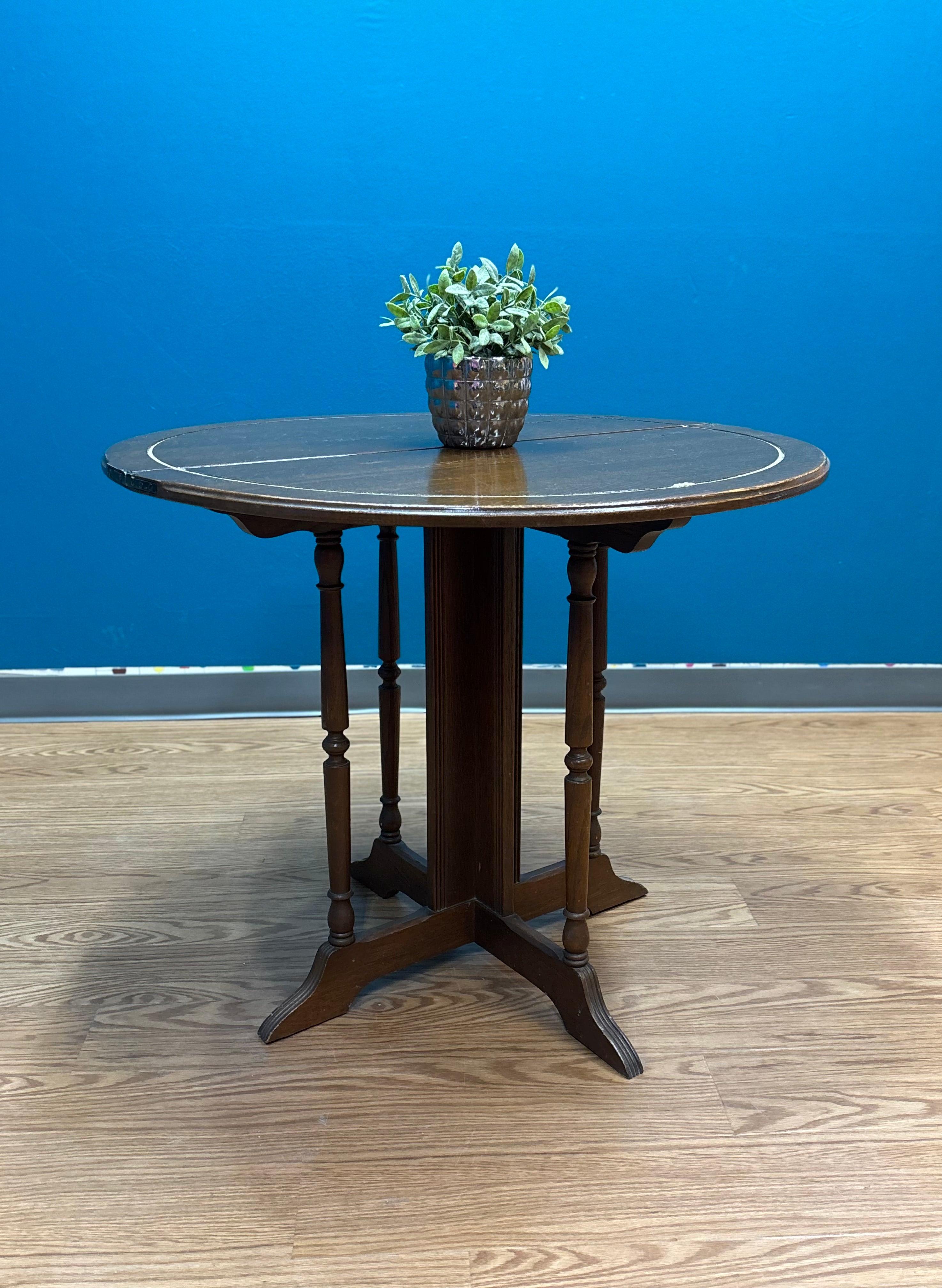 Drop Leaf Round Table
