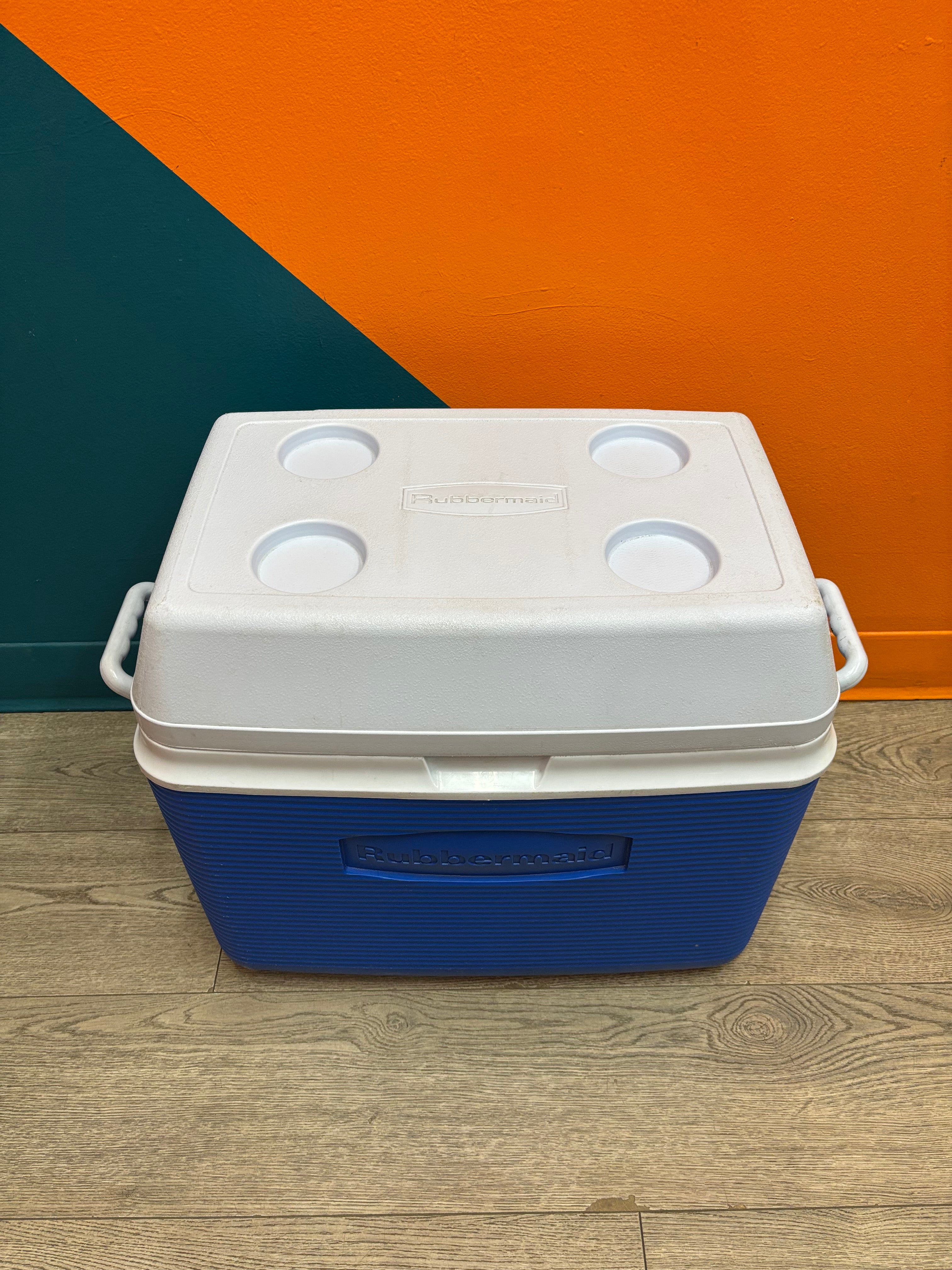 Blue & White 195L Rubbermaid Cooler