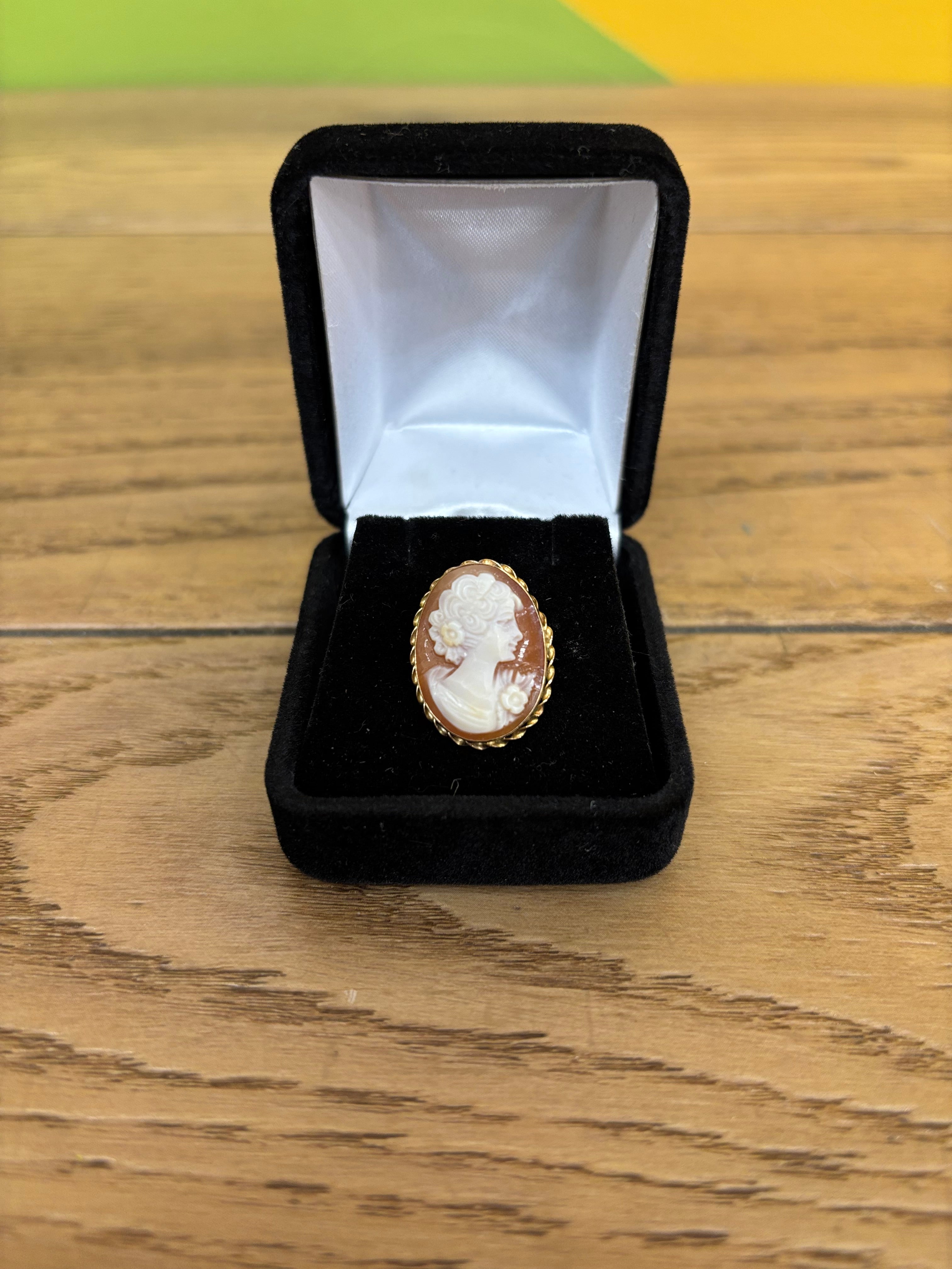 14k Gold Cameo Pendant