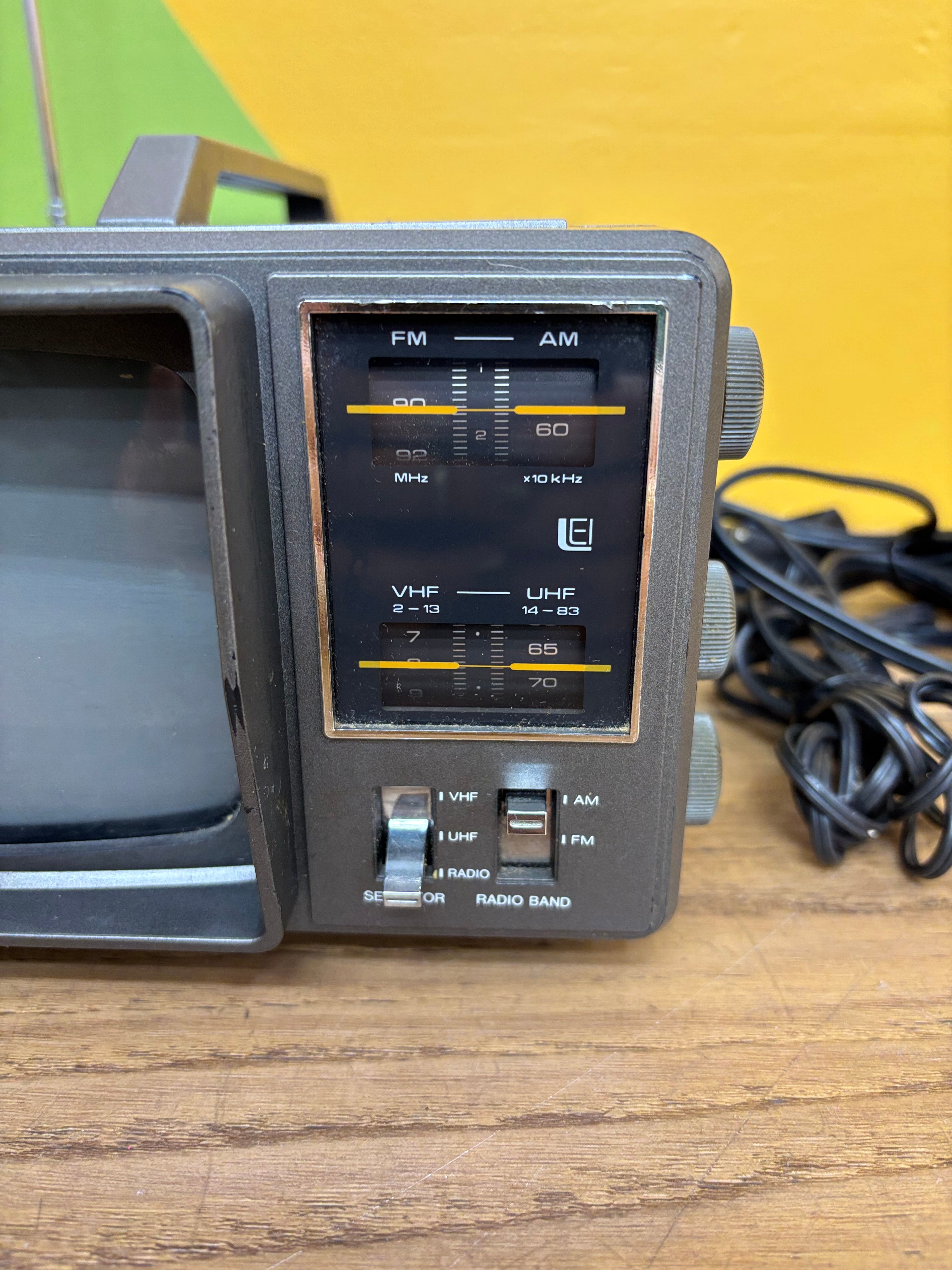 Lloyd’s Portable TV/Radio