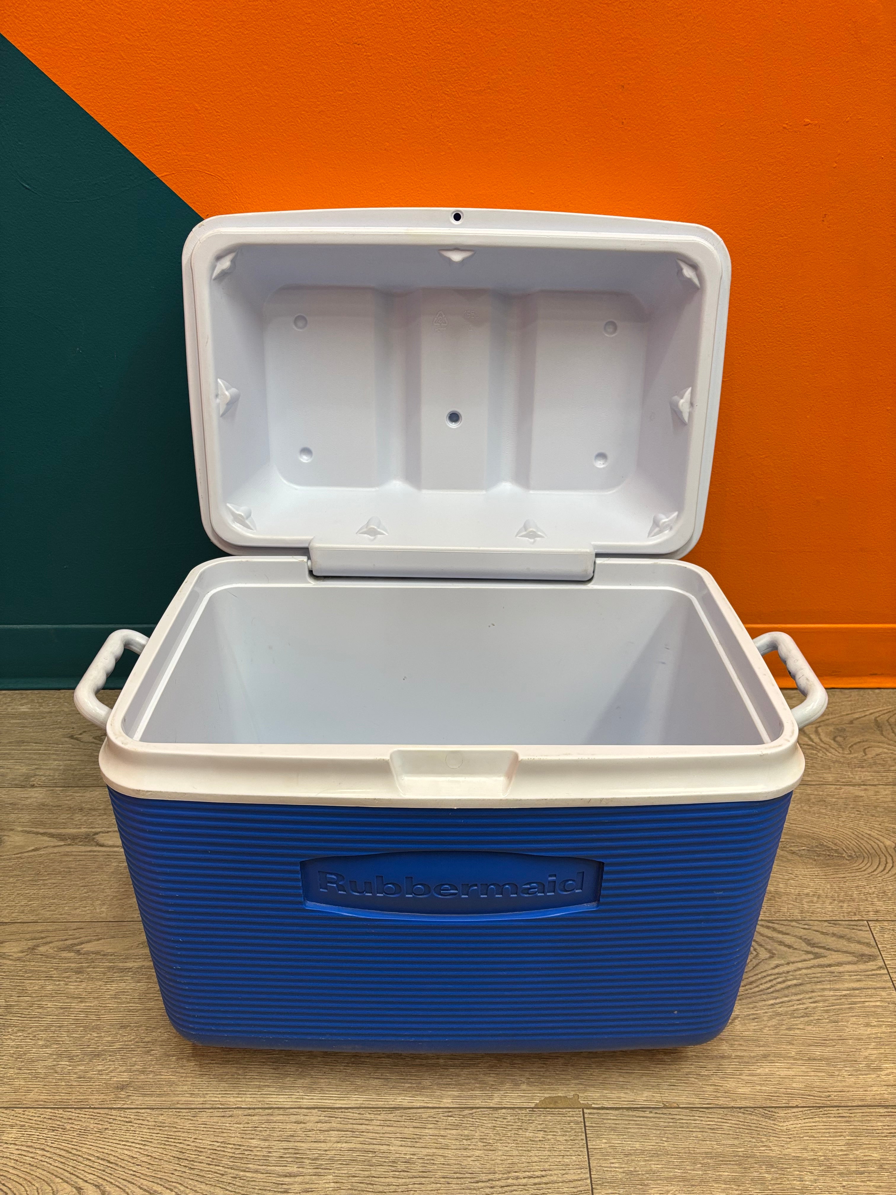Blue & White 195L Rubbermaid Cooler