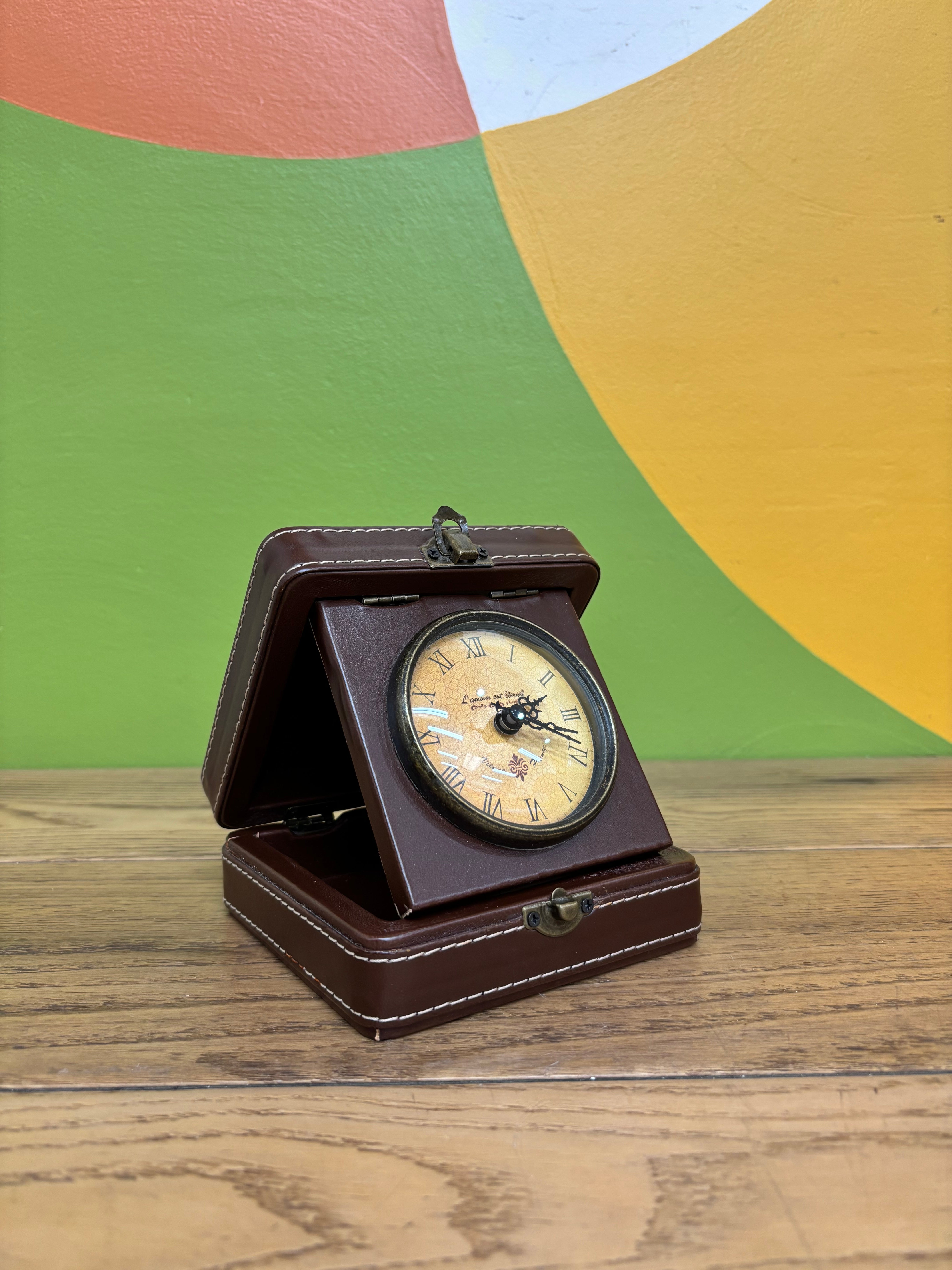L'amour Travel Clock