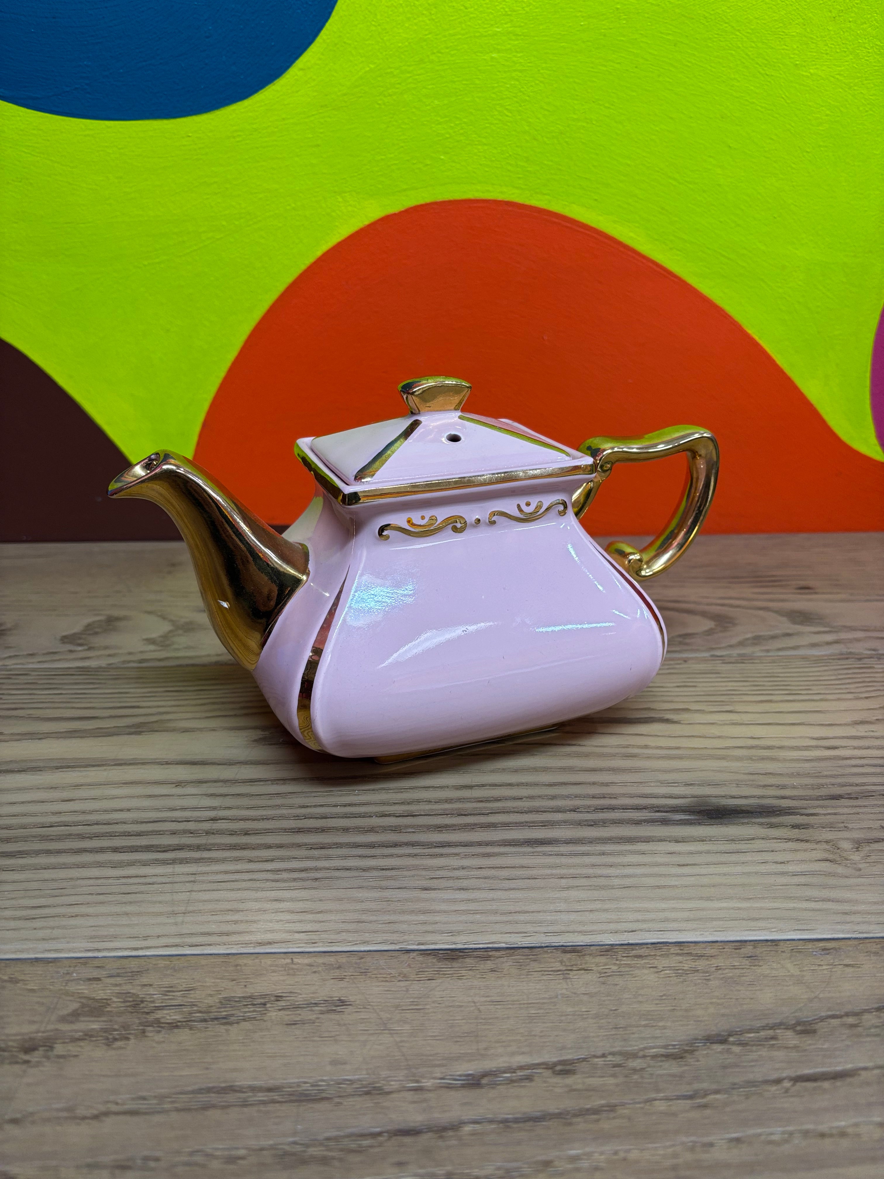 Pink Teapot (Ellgreave Pottery Co.)