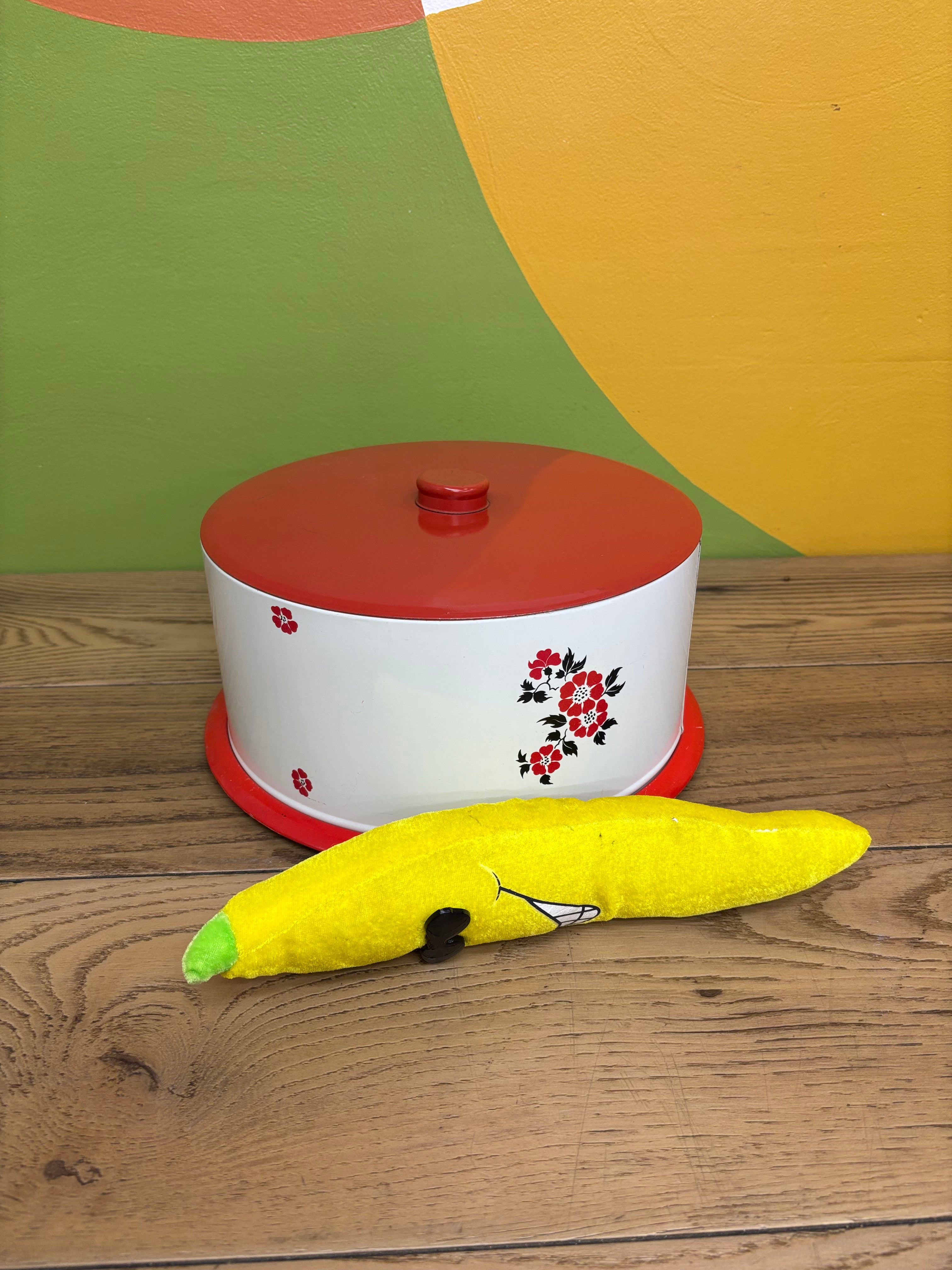 Tin Cake Carrier