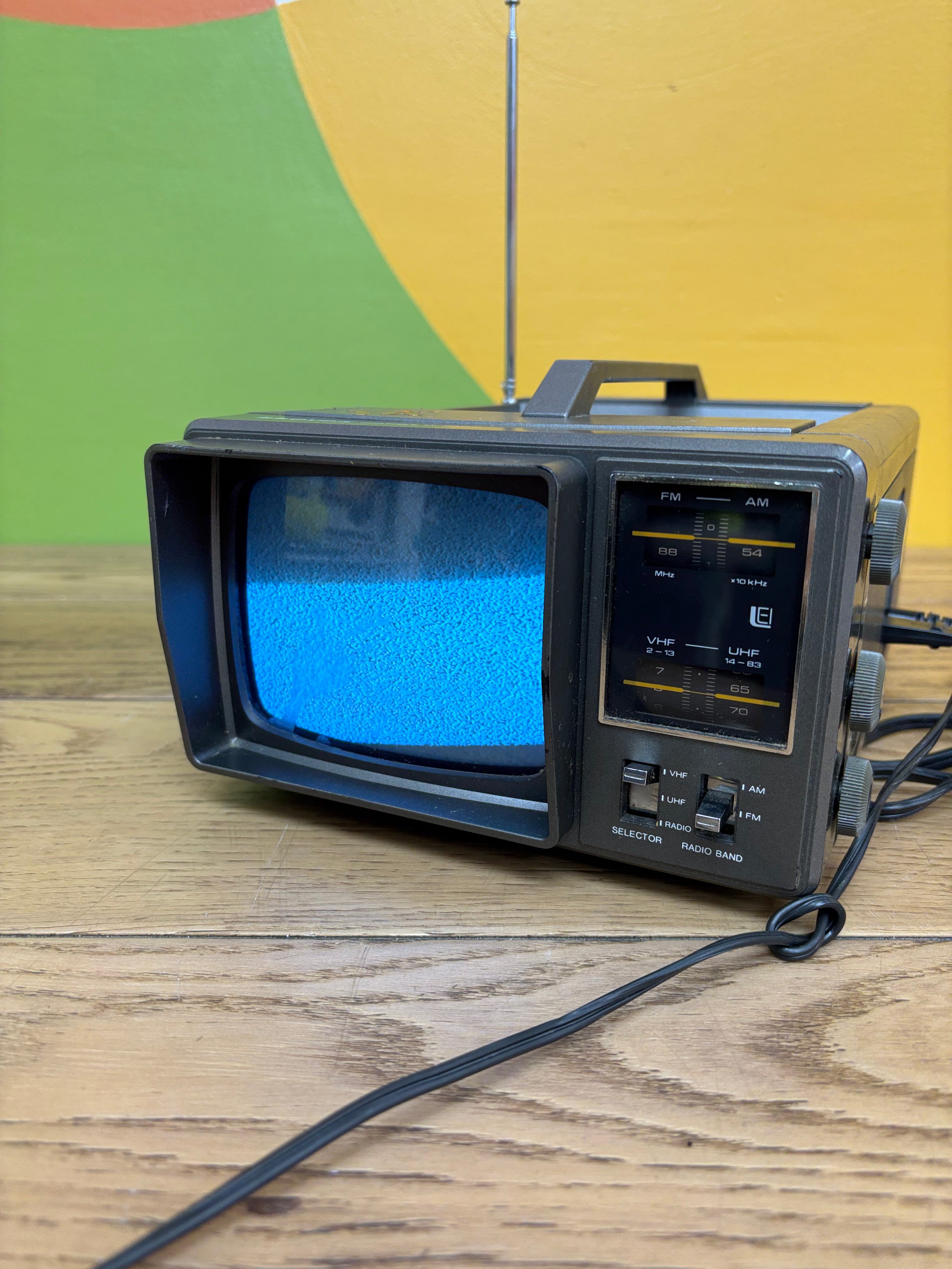 Lloyd’s Portable TV/Radio