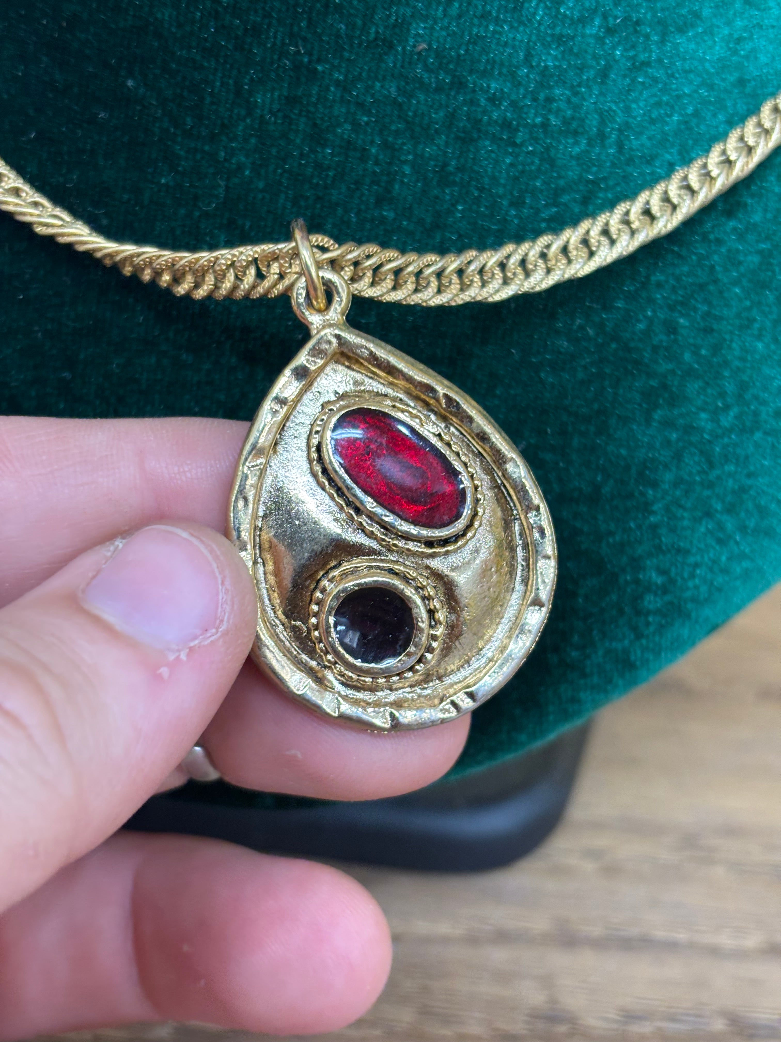 Gold Tone Pendant Necklace