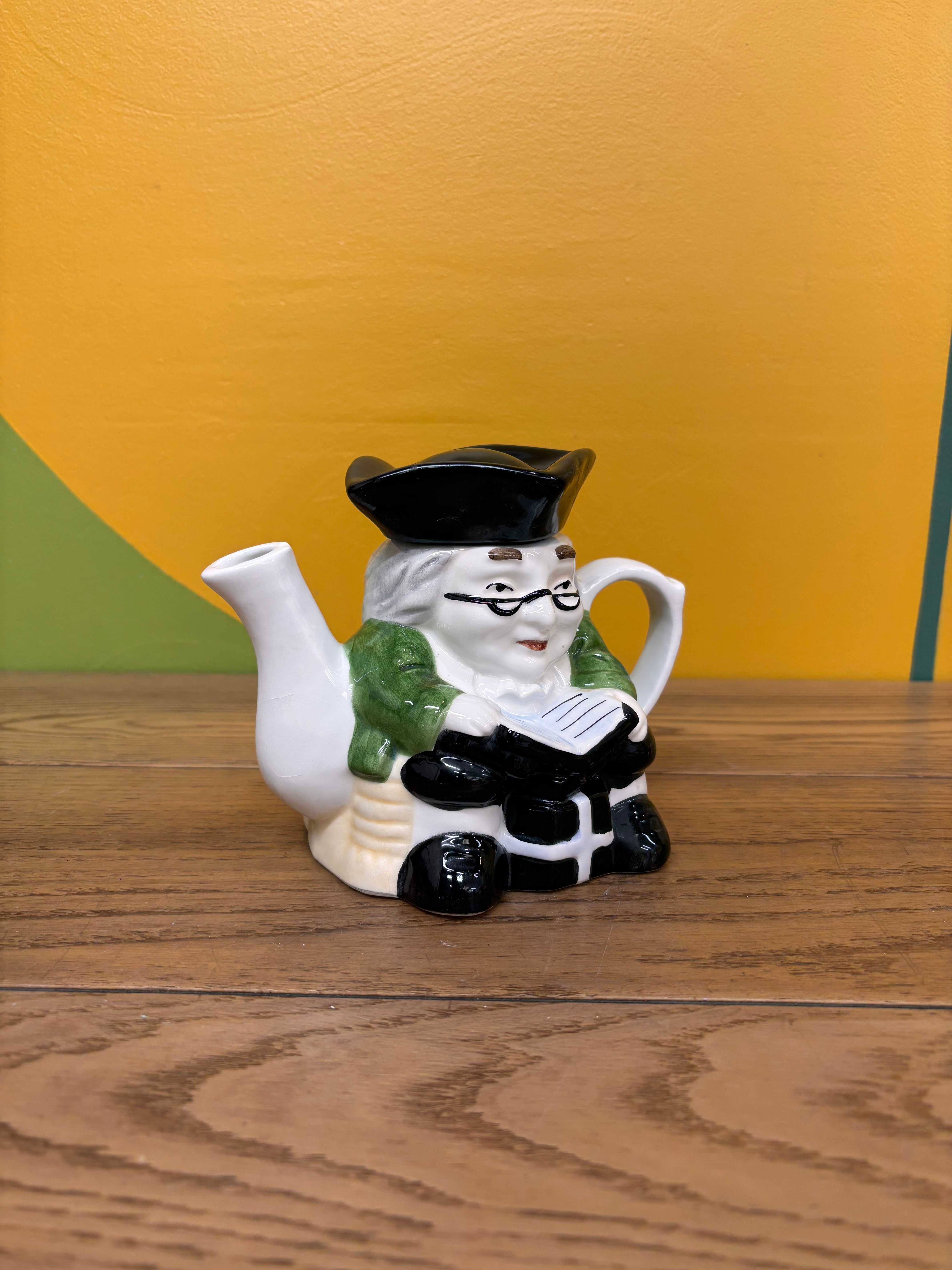 Toby Scholar Teapot
