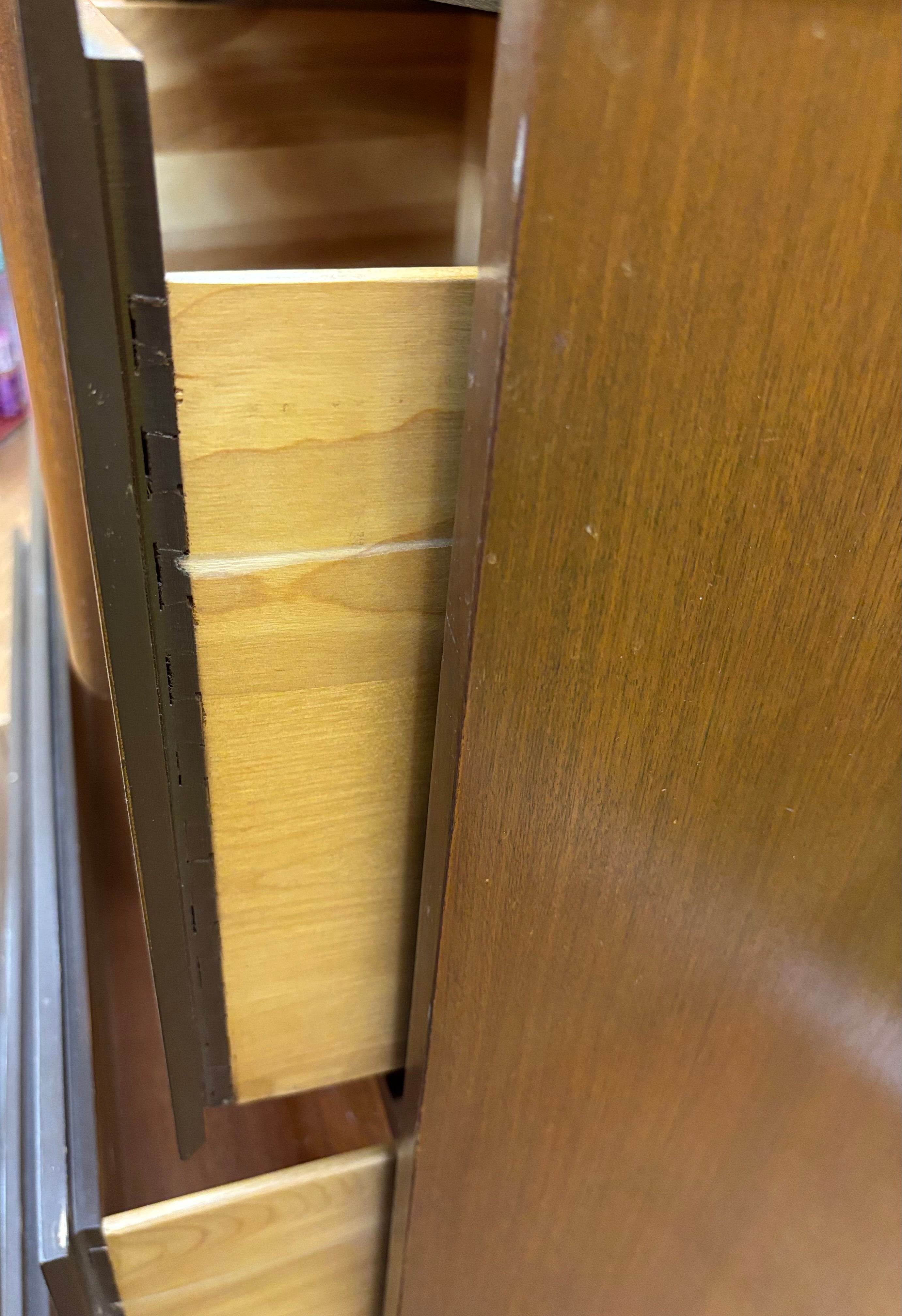 Victoriaville Wood 4 Drawer Dresser
