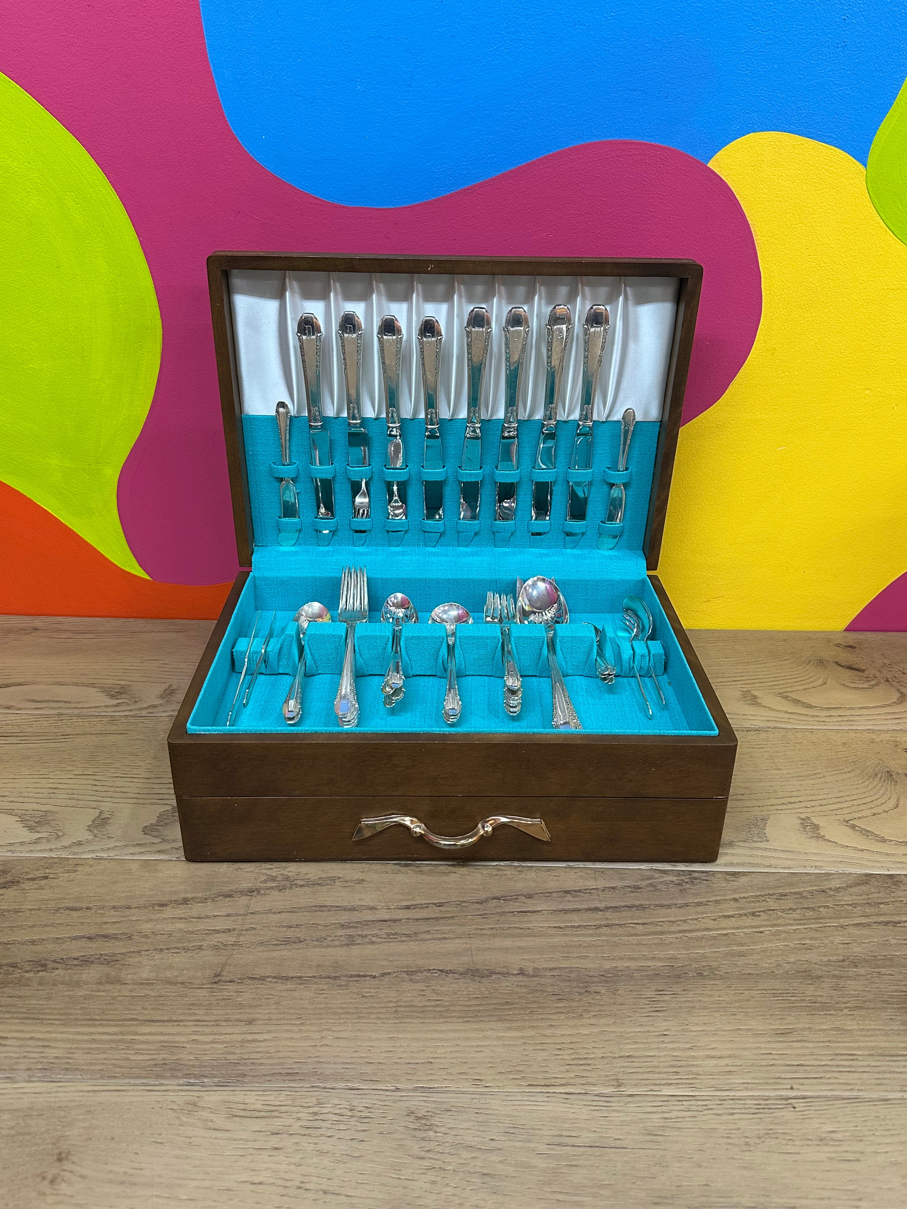 Set of Silverplated Oneida Flatware