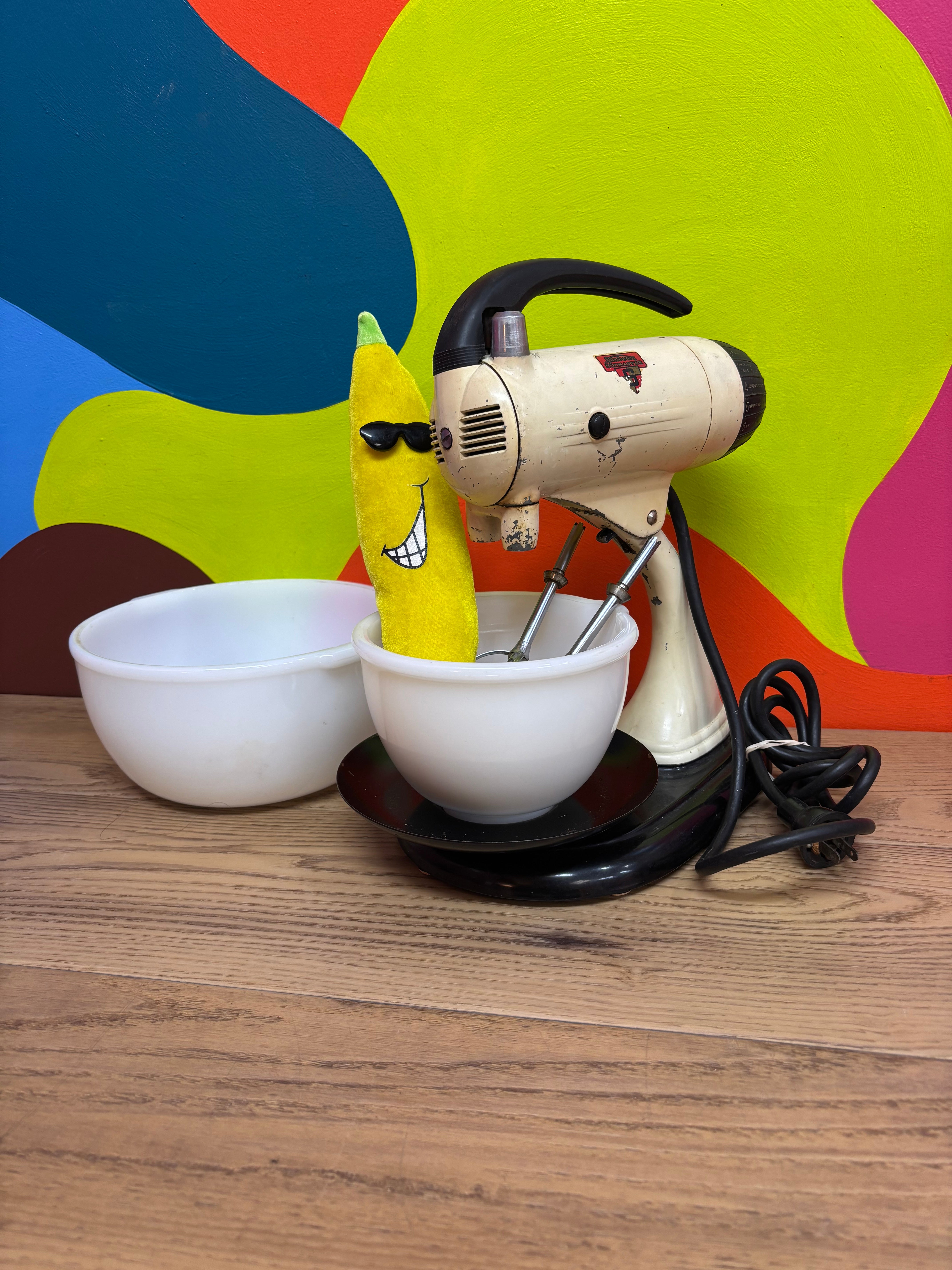 Sunbeam Mixmaster S w/ 2 Bowls