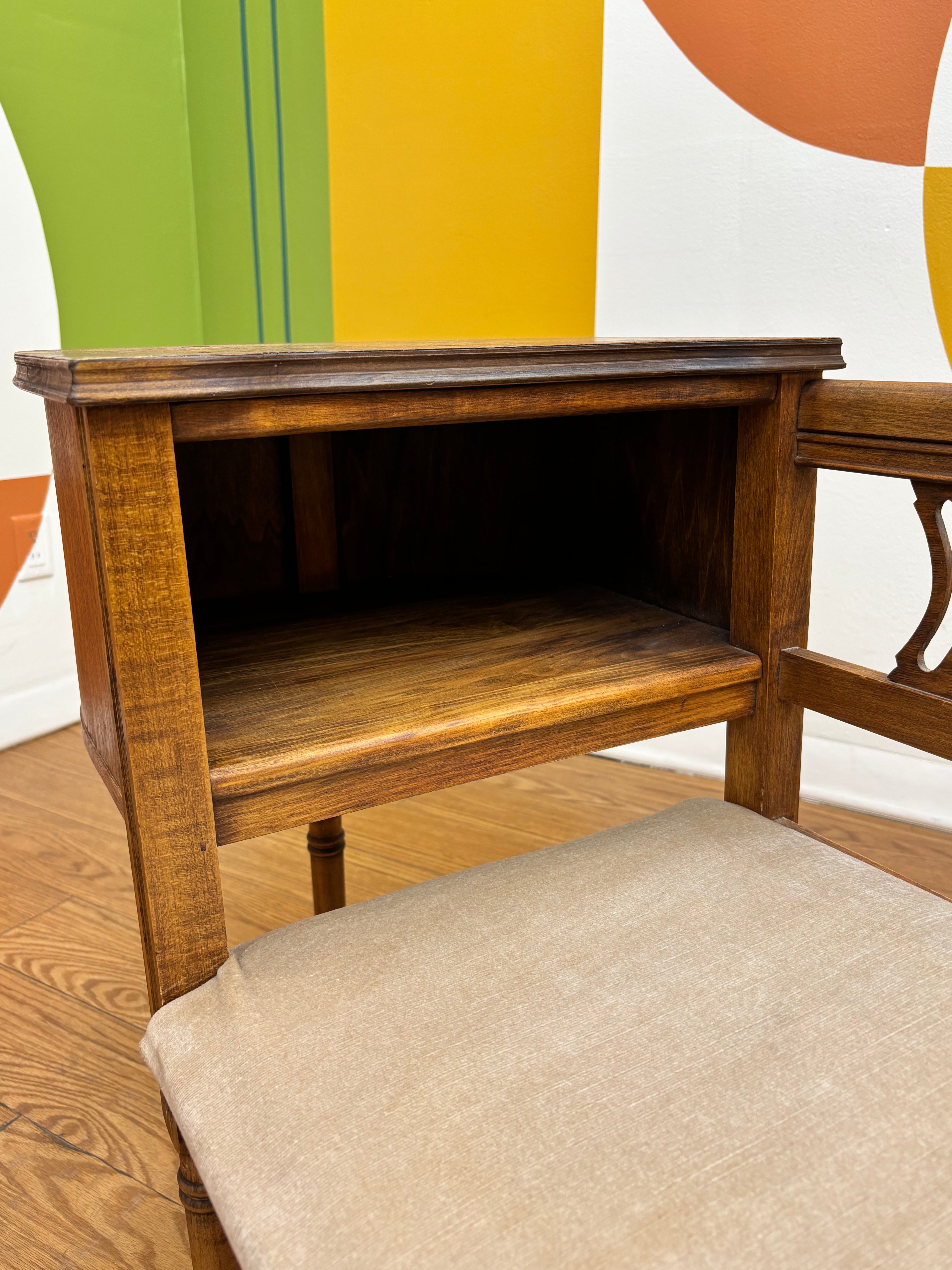 Wood Gossip Bench