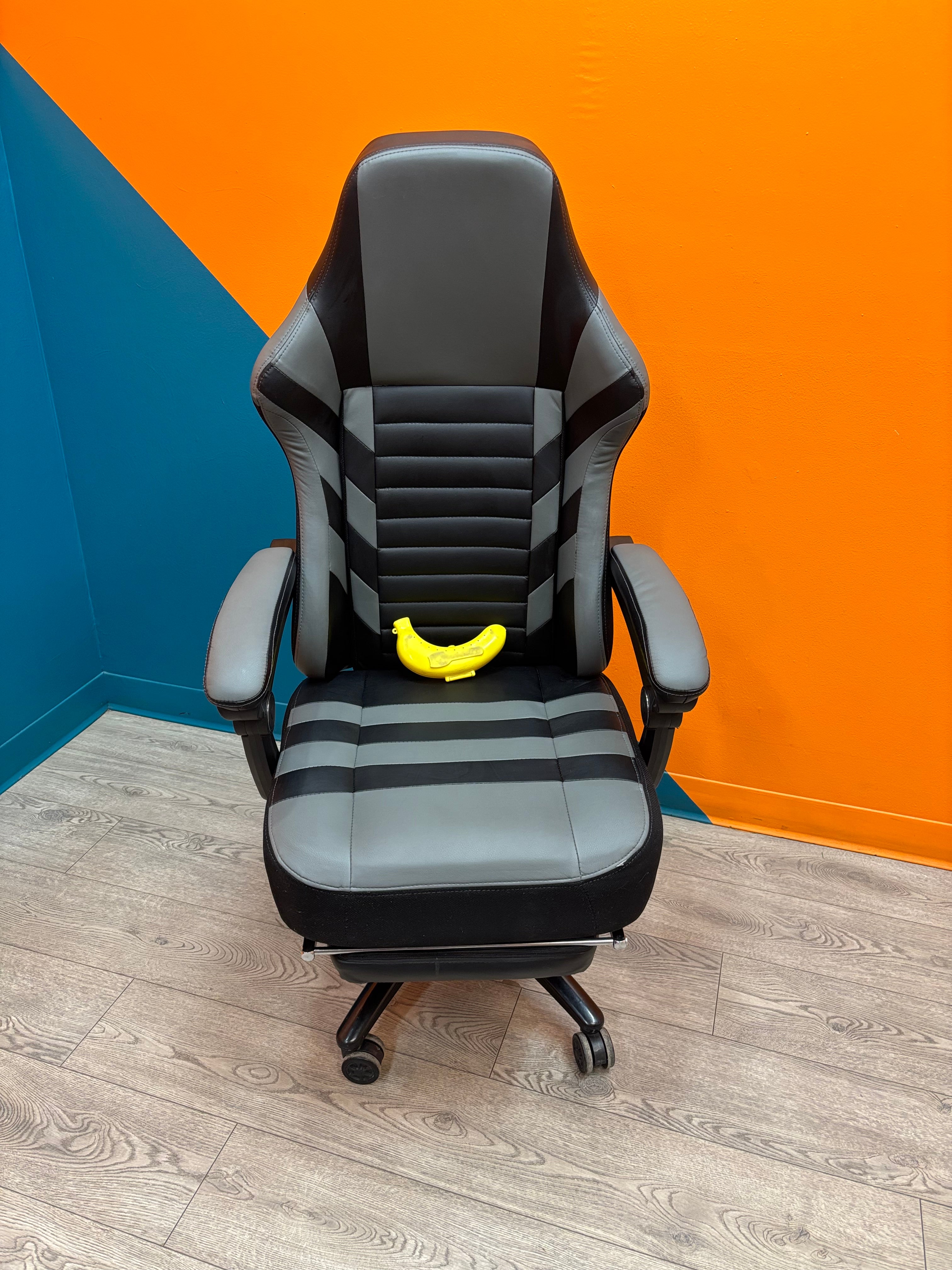 Gaming Chair with Footrest