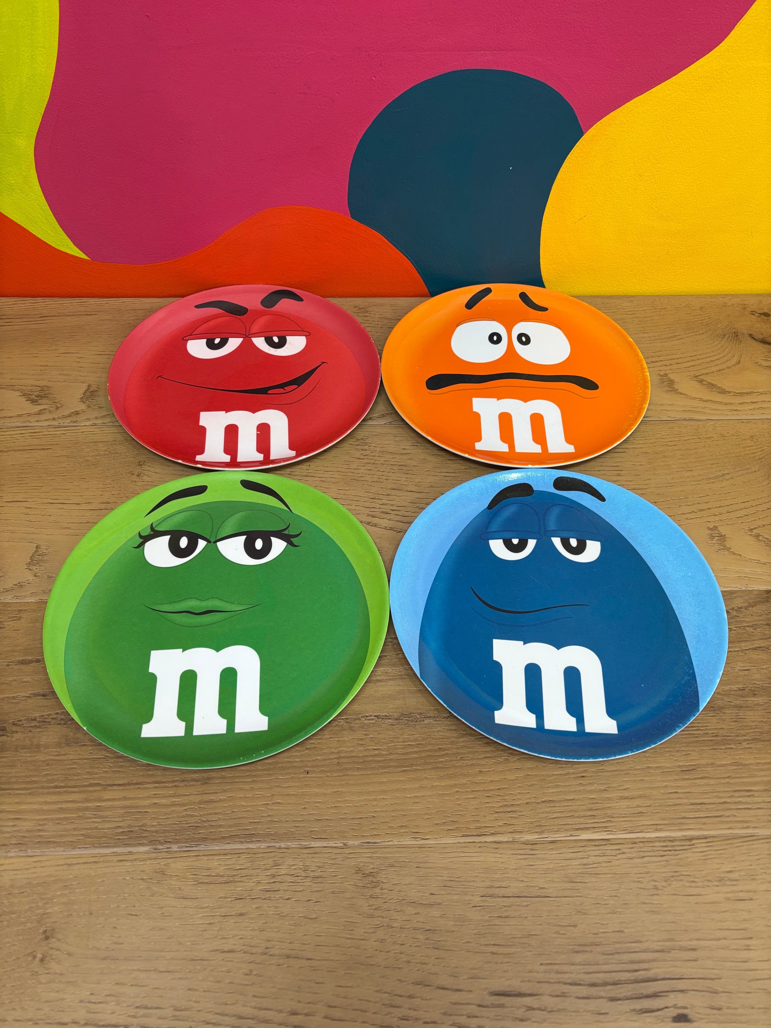 M&M Melamine Plates (4)