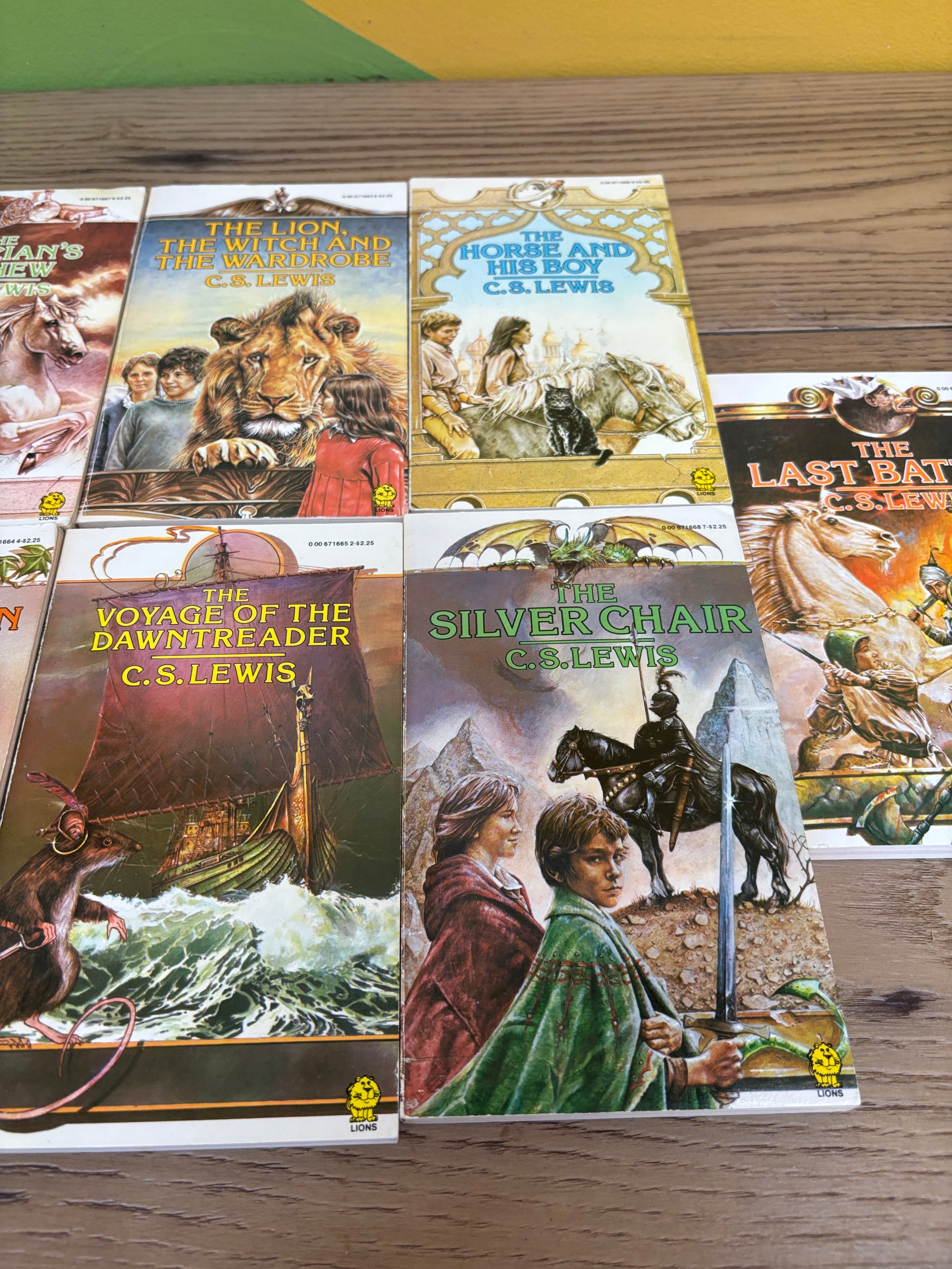 Paperback Chronicles of Narnia 7 Volume Set (1980)