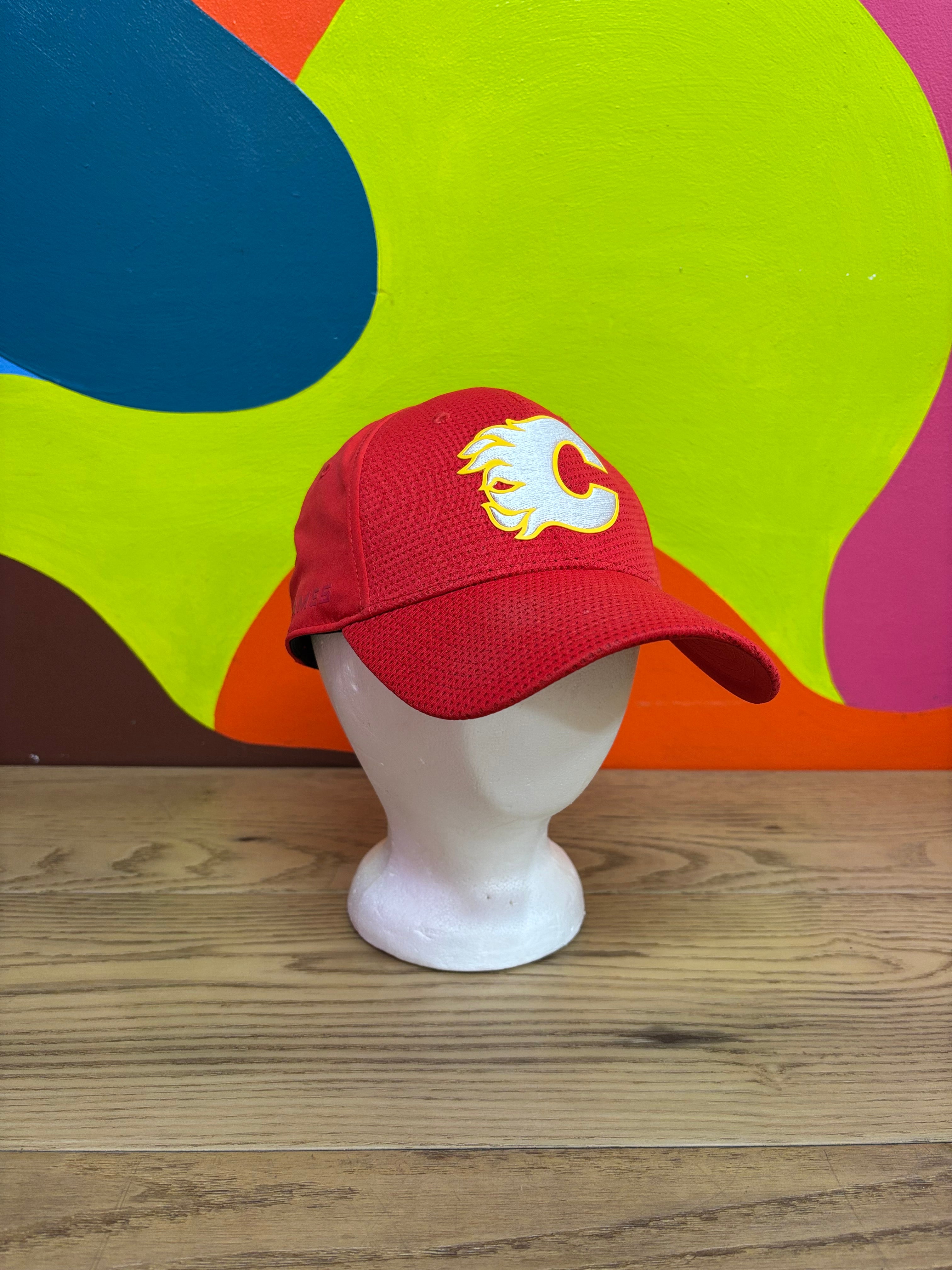 Calgary Flames Struct Flex Cap - Adult S/M