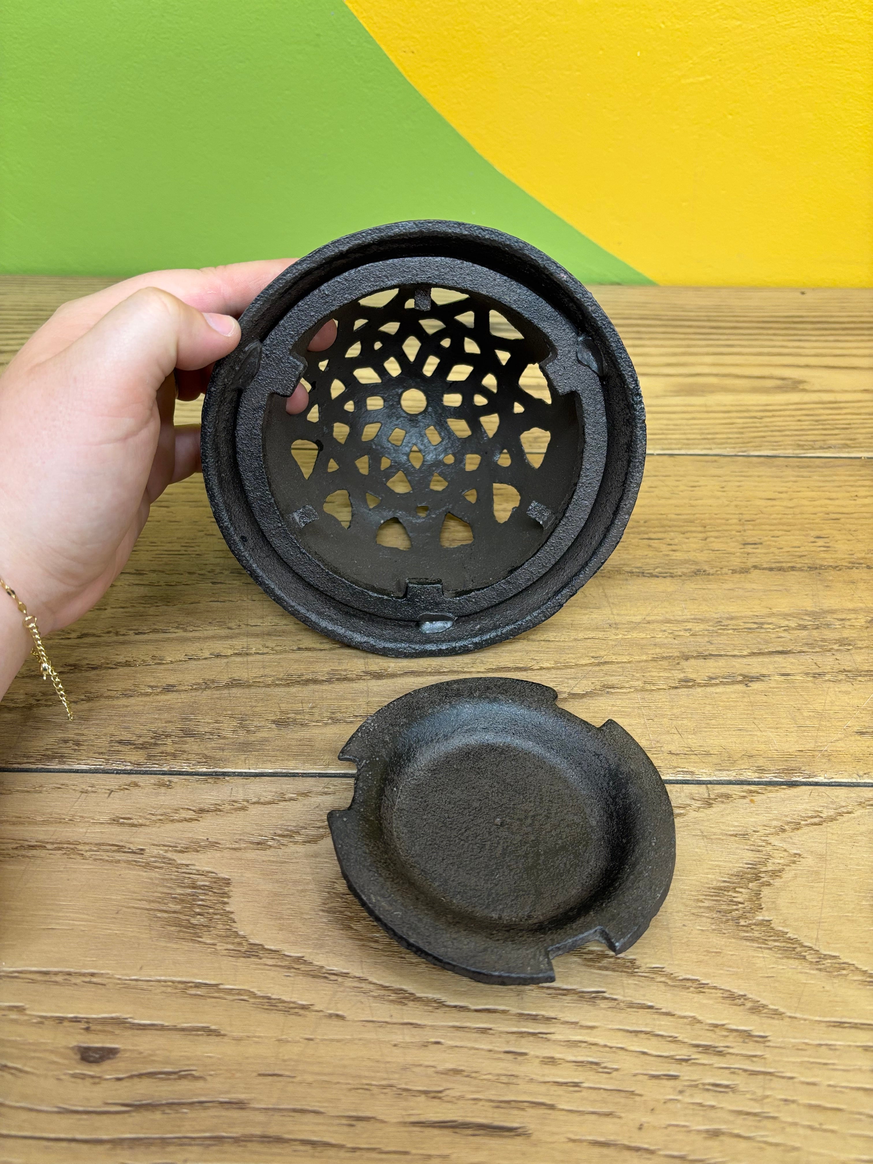Cast Iron Beehive Dome Style Twine Holder