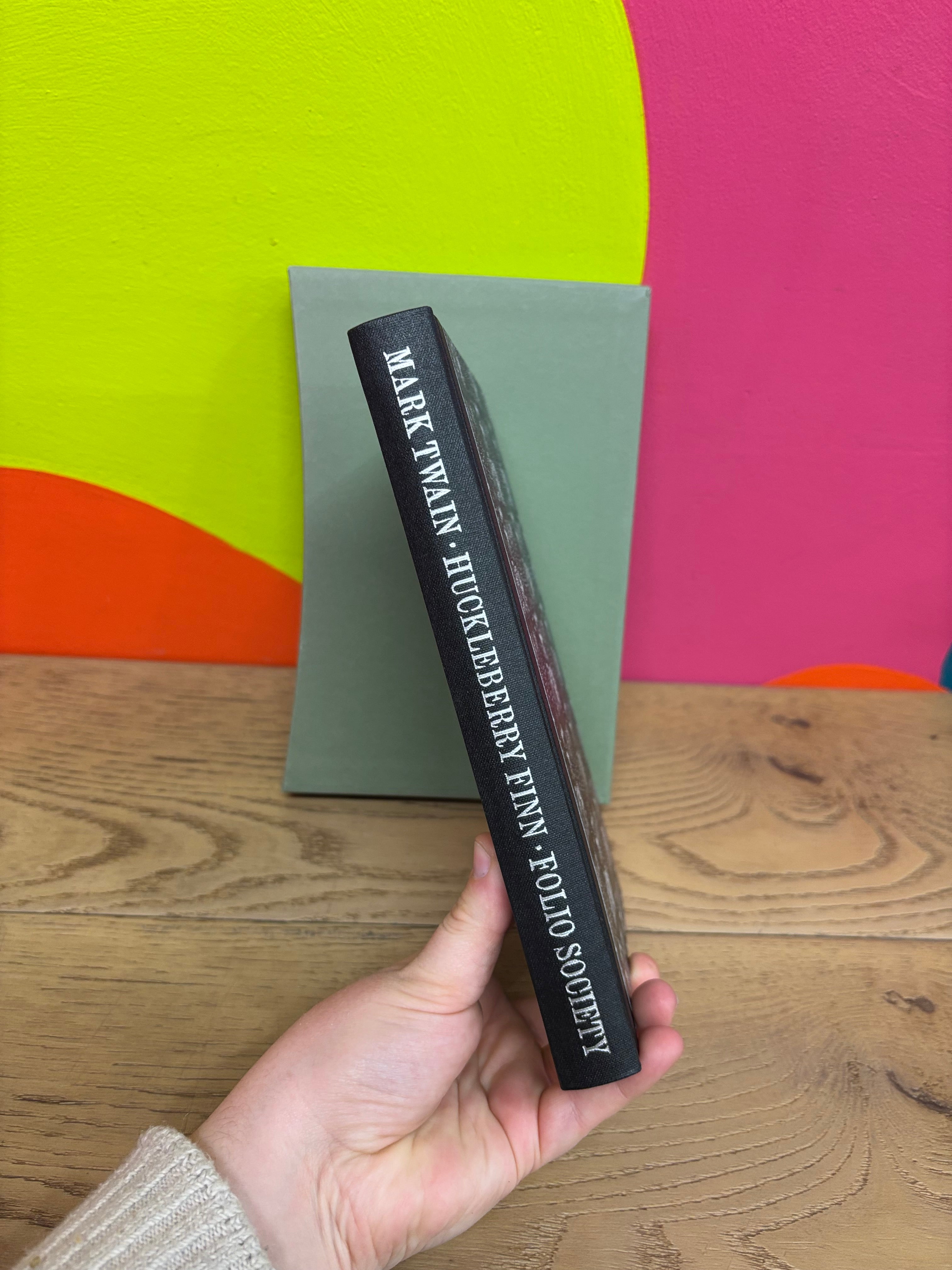 Folio Society Mark Twain's Novel: The Adentures of Huckleberry Finn