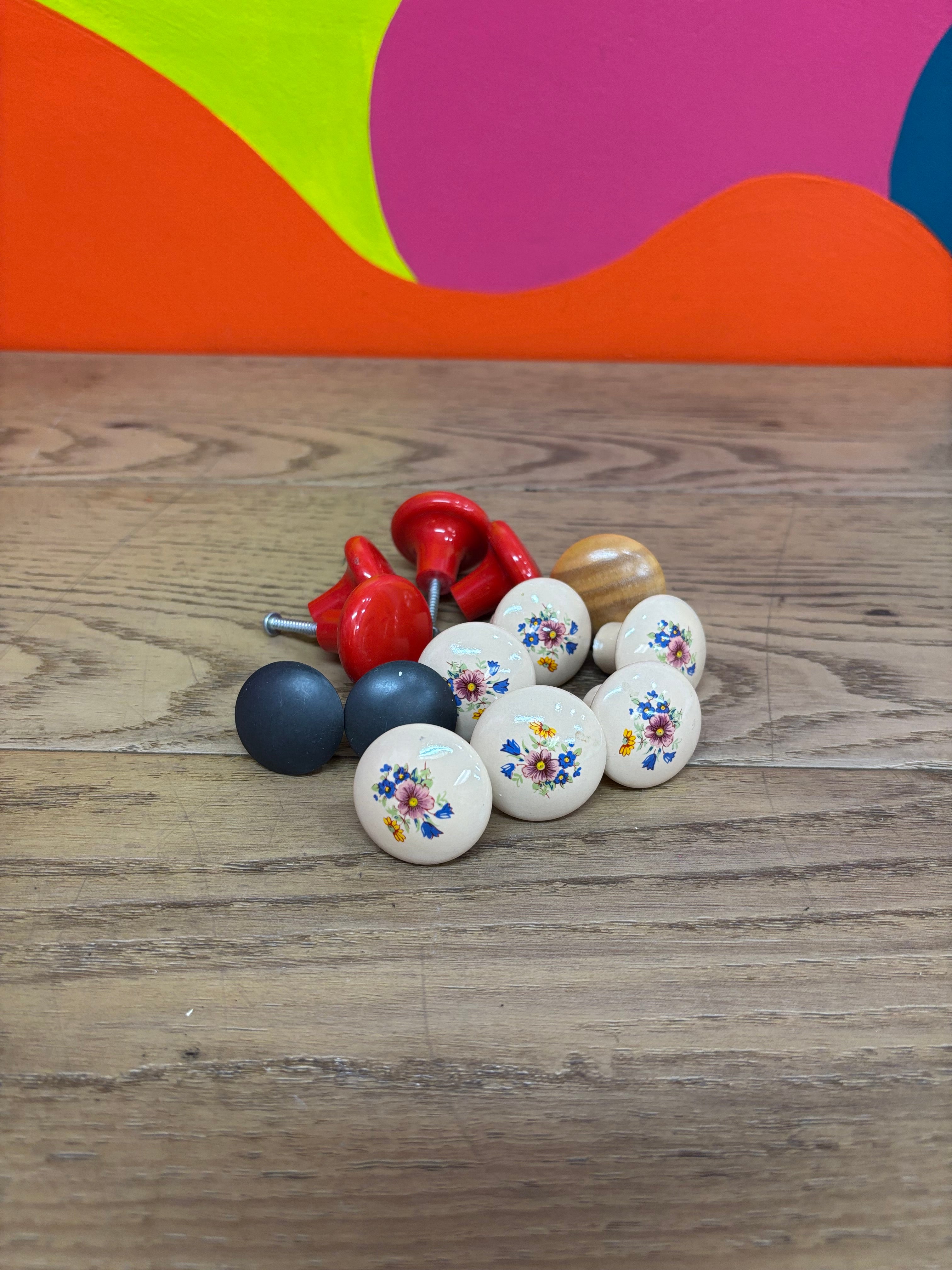 (13) Assorted Knobs