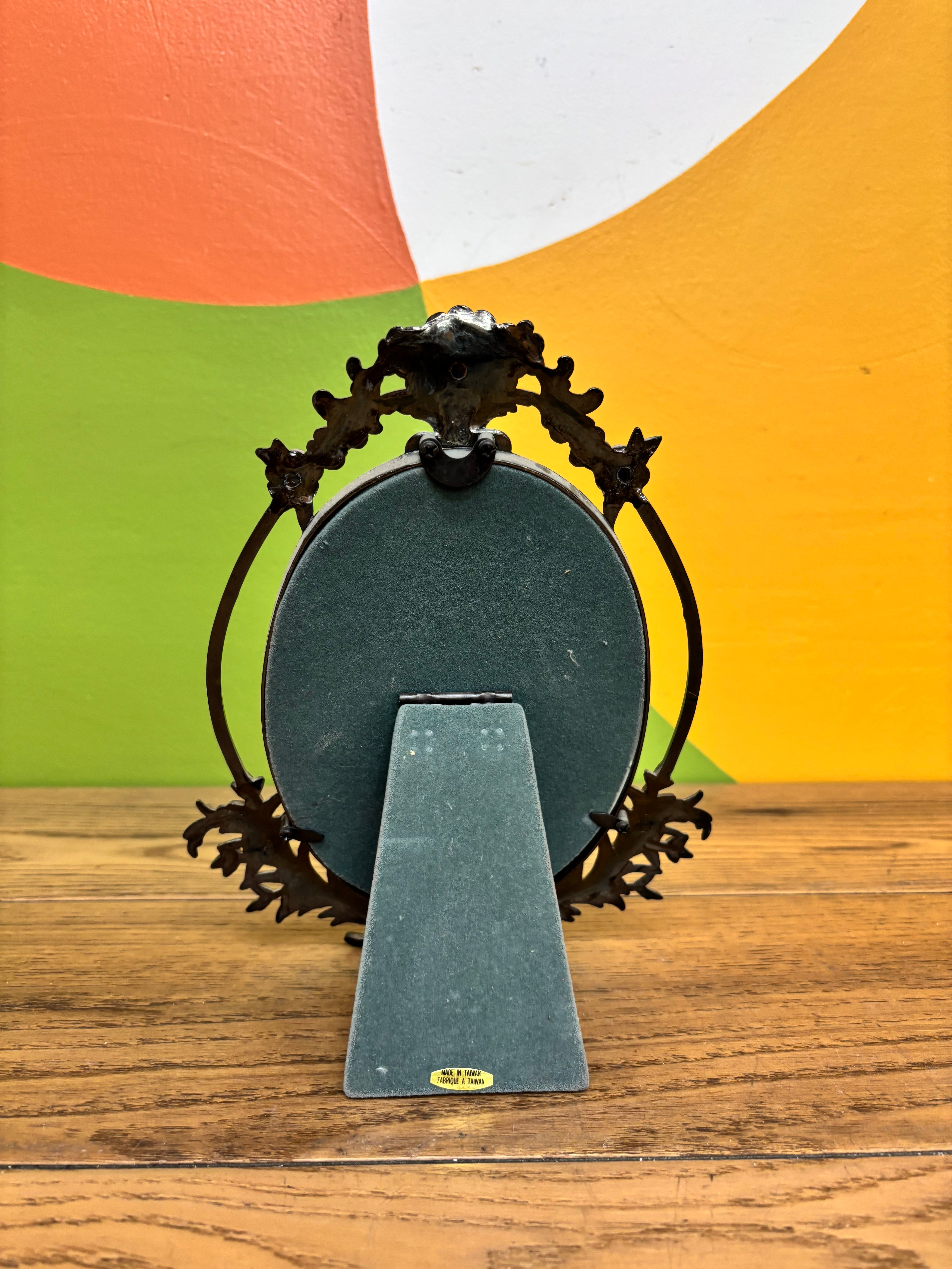 Oval Frame