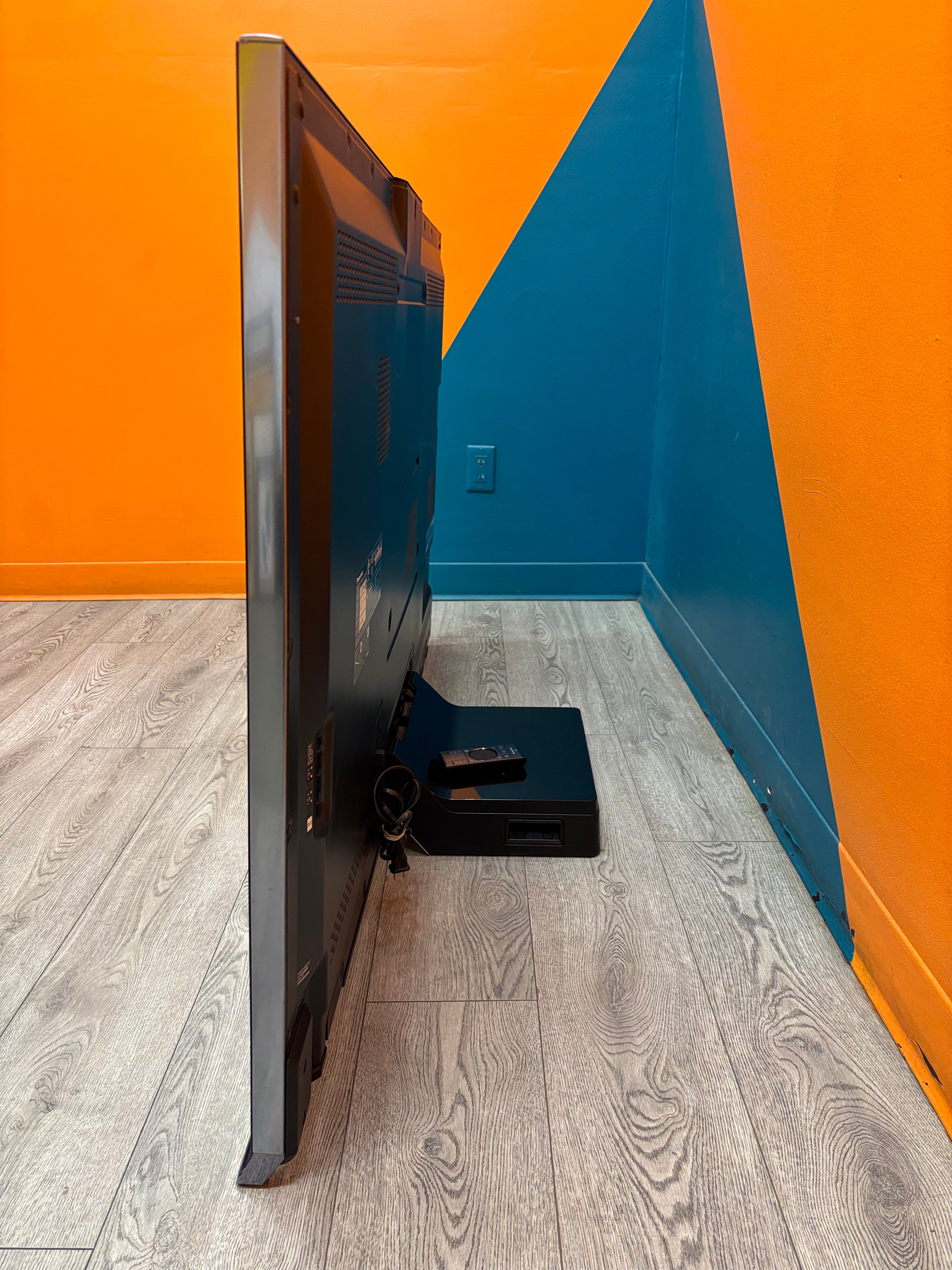 Panasonic LED LCD TV (TC-65AX800U)