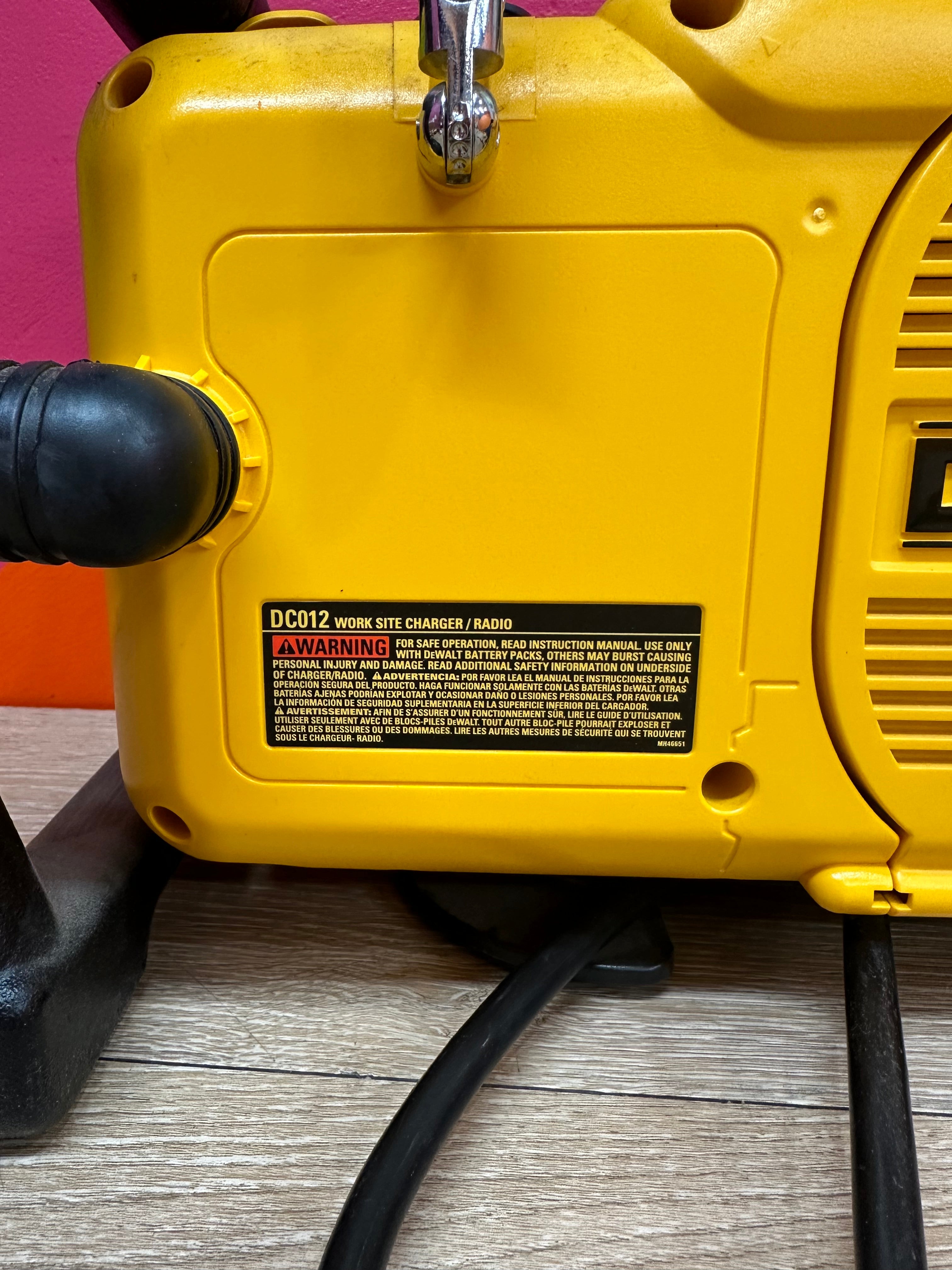 Dewalt Worksite Charger/Radio