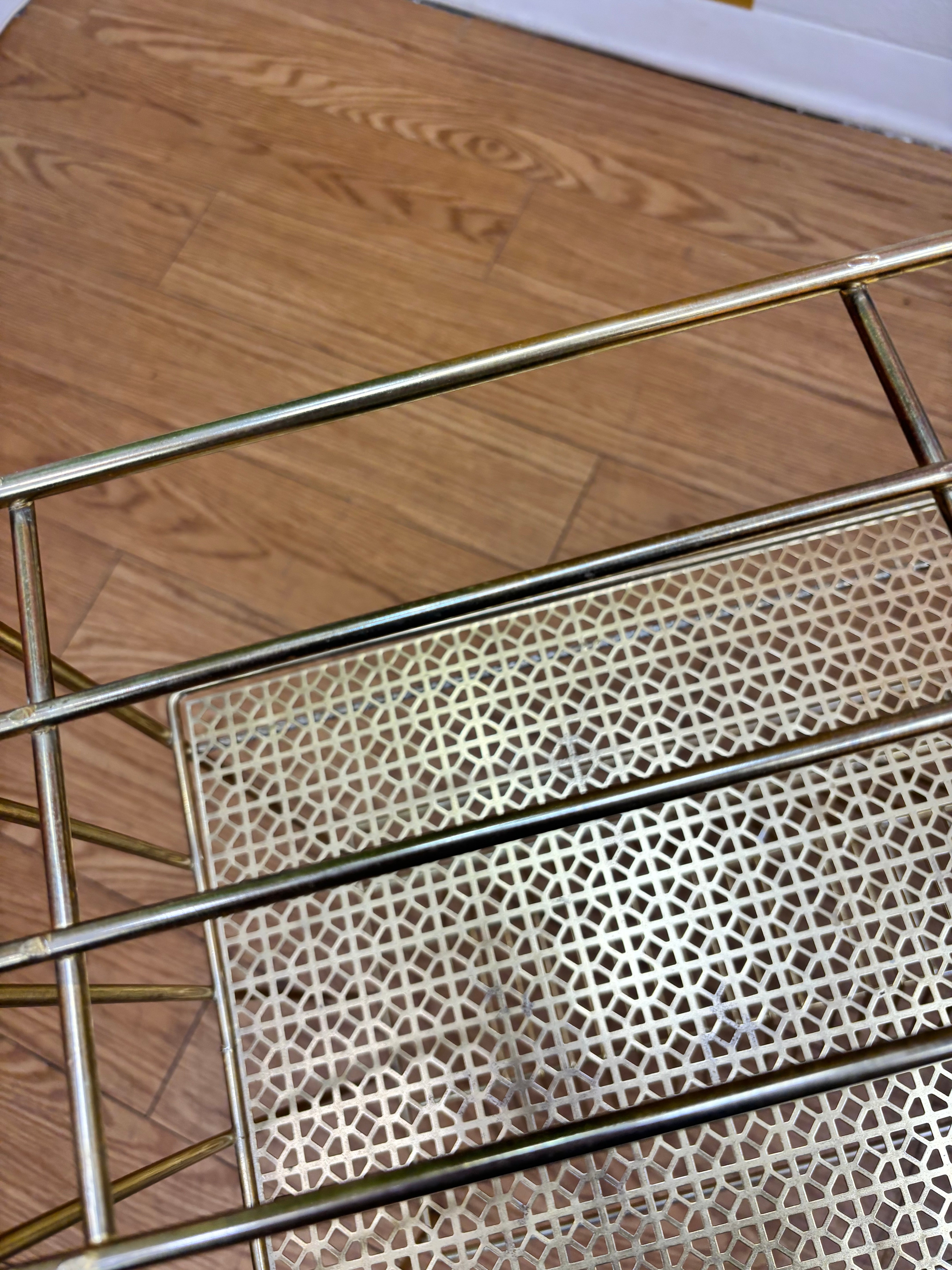 Metal Record Player Stand