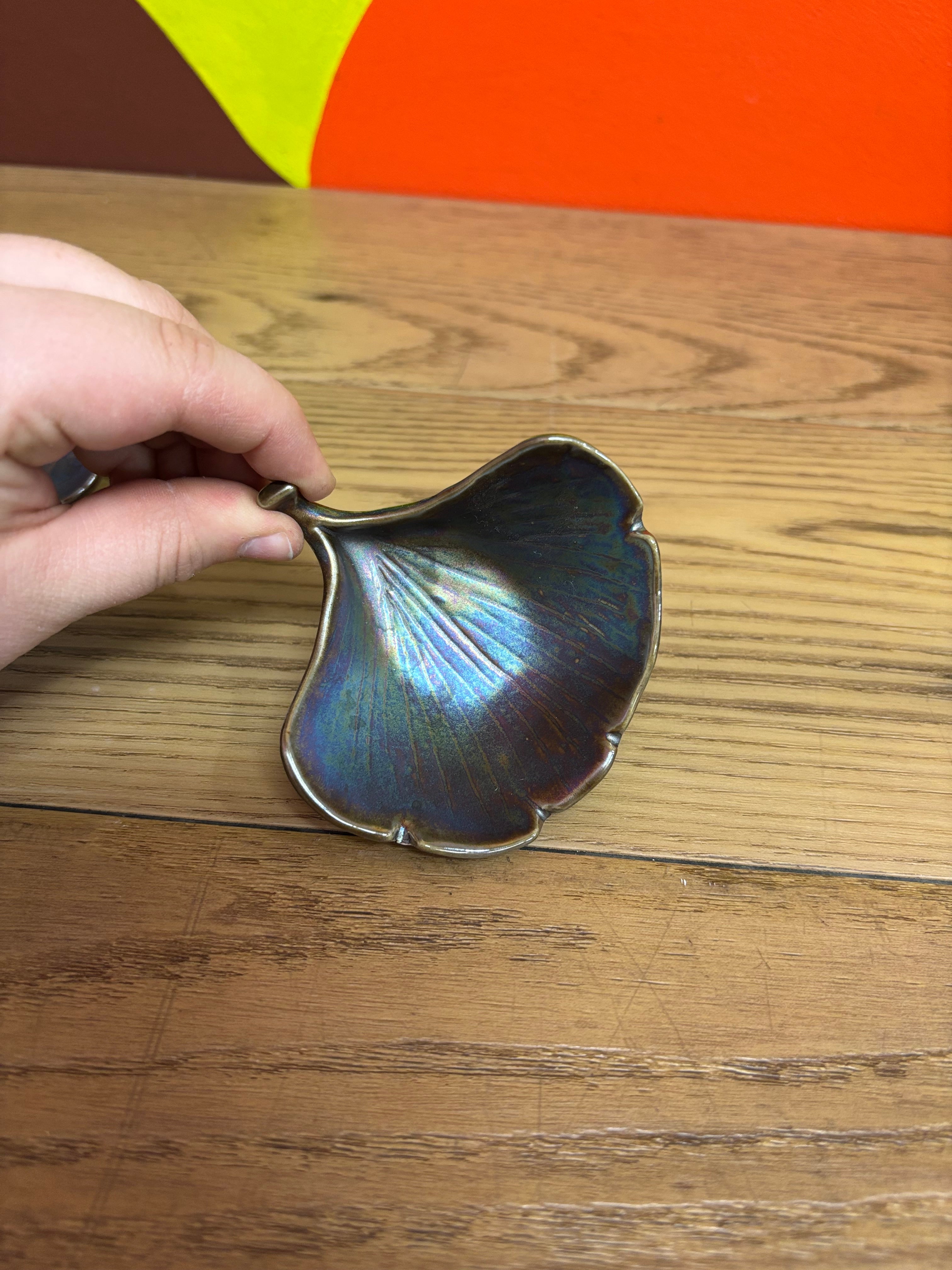 (2) Small Kotobuki Leaf Dishes