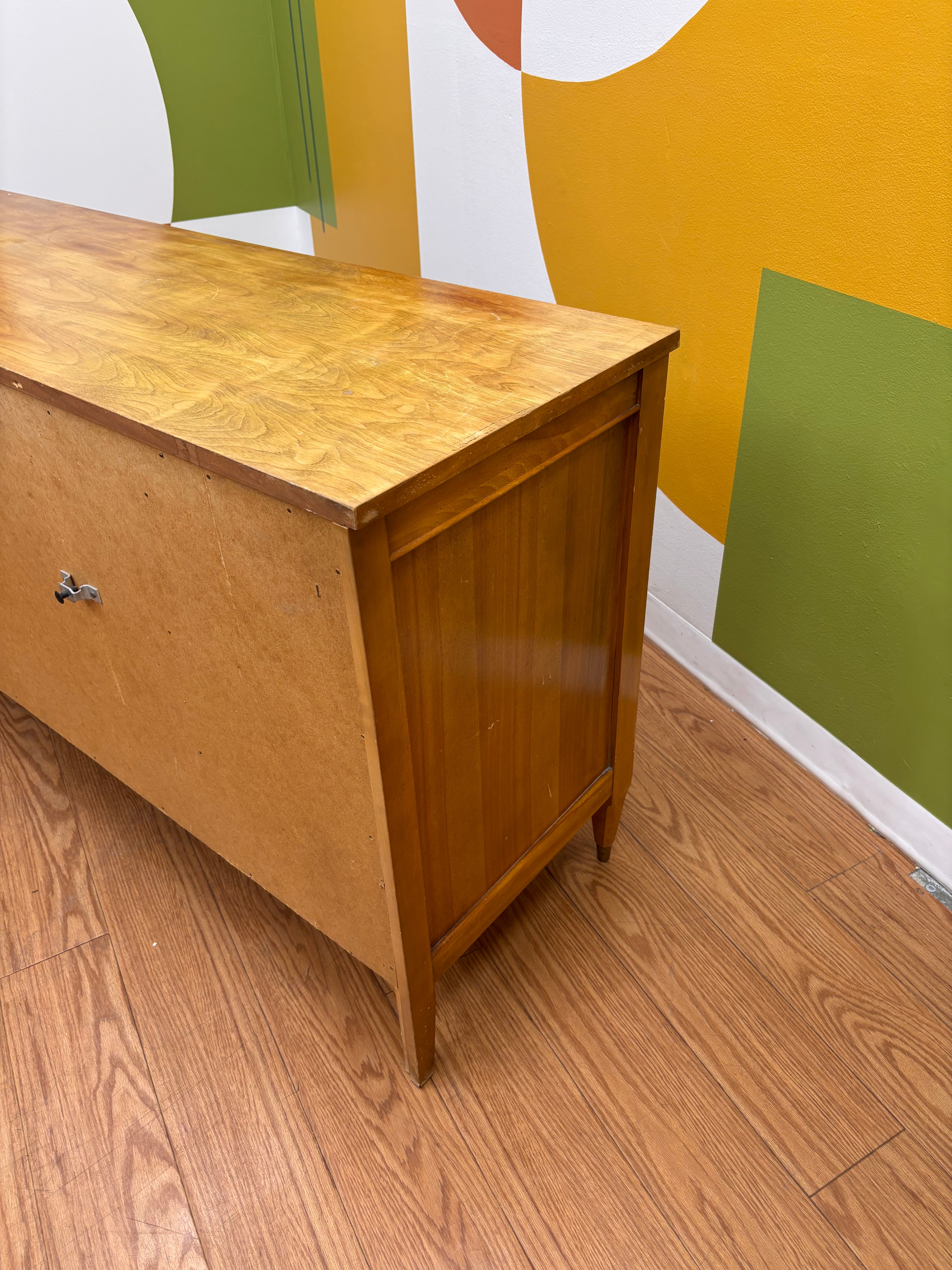 Bassett Furniture 9-Drawer Wood Dresser
