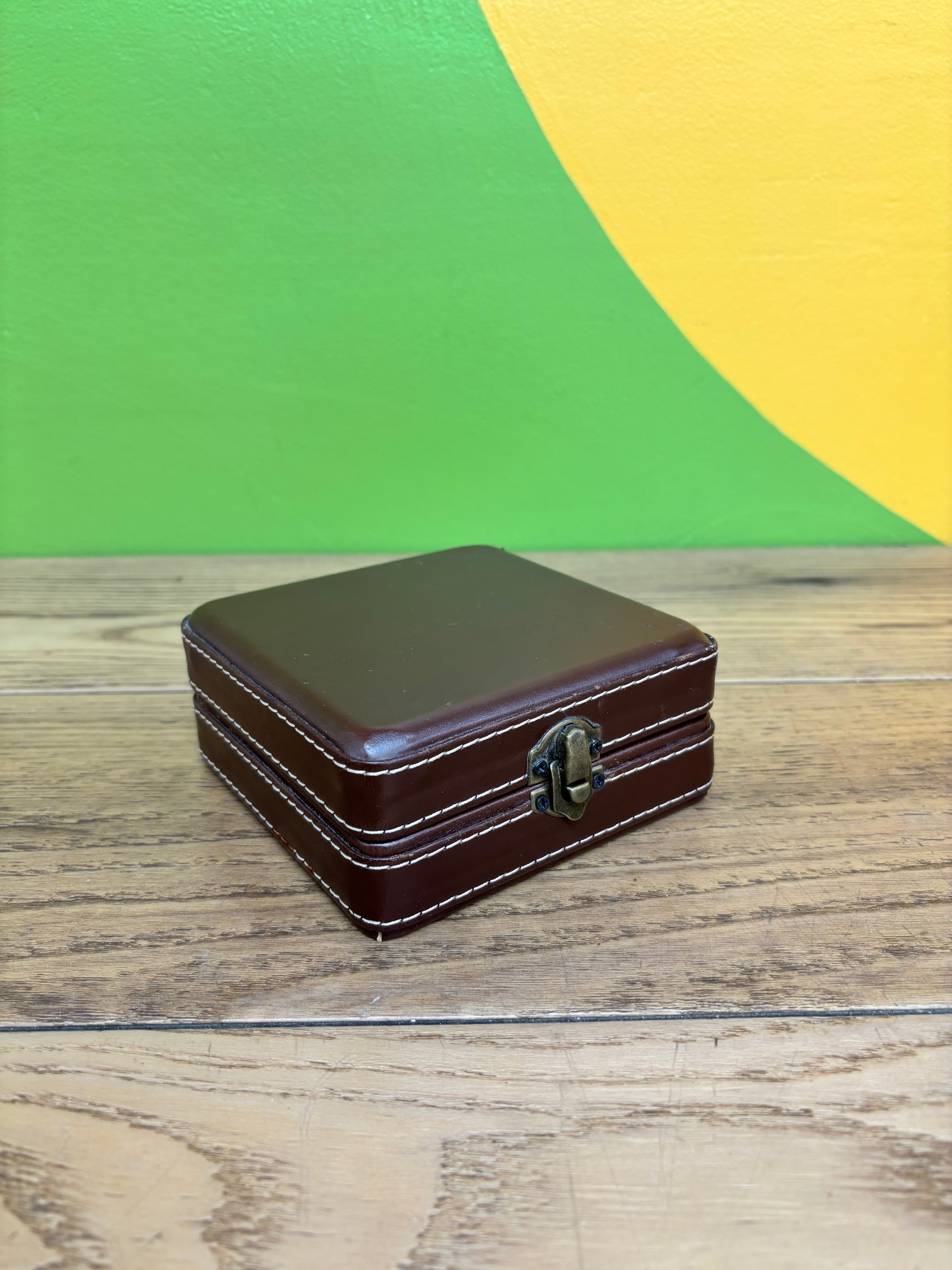 L'amour Travel Clock