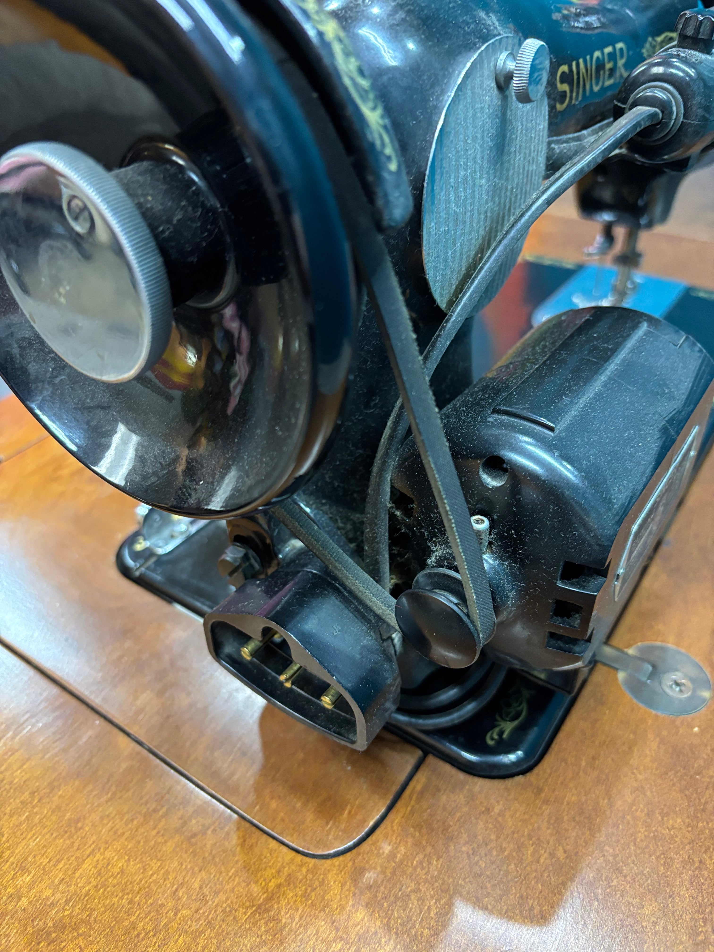 Singer Sewing Machine & Cabinet