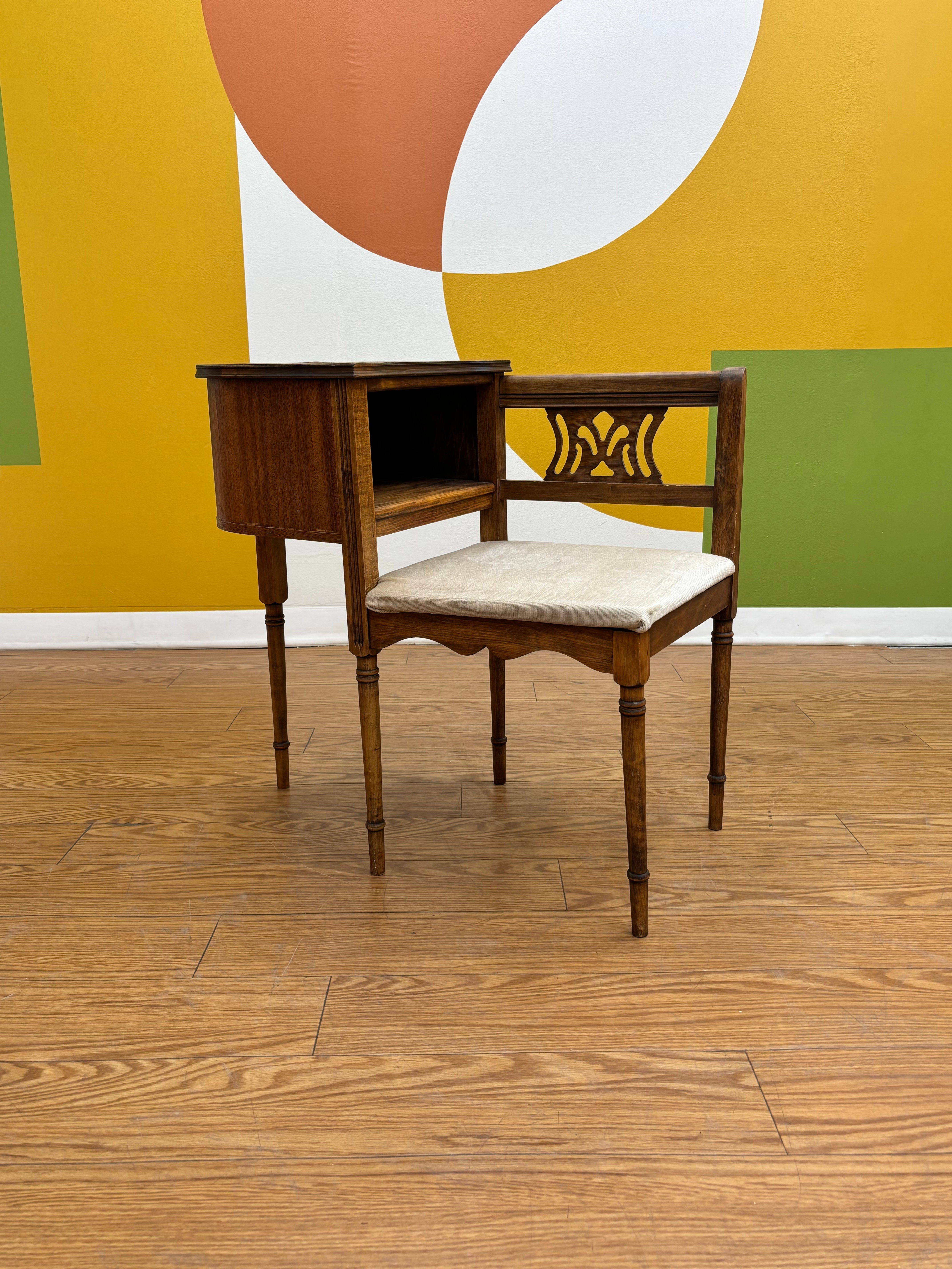 Wood Gossip Bench