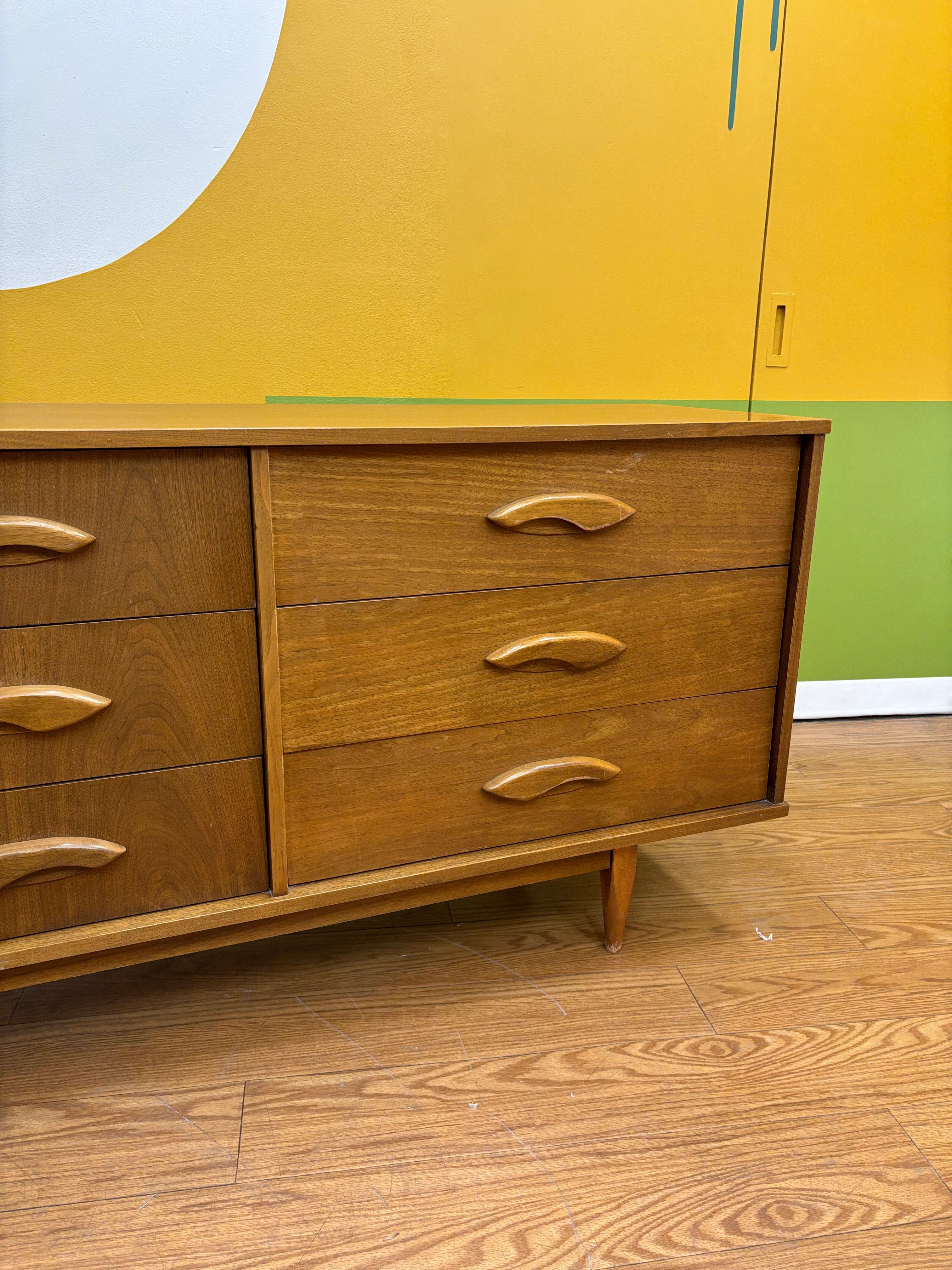 9 Drawer Dresser